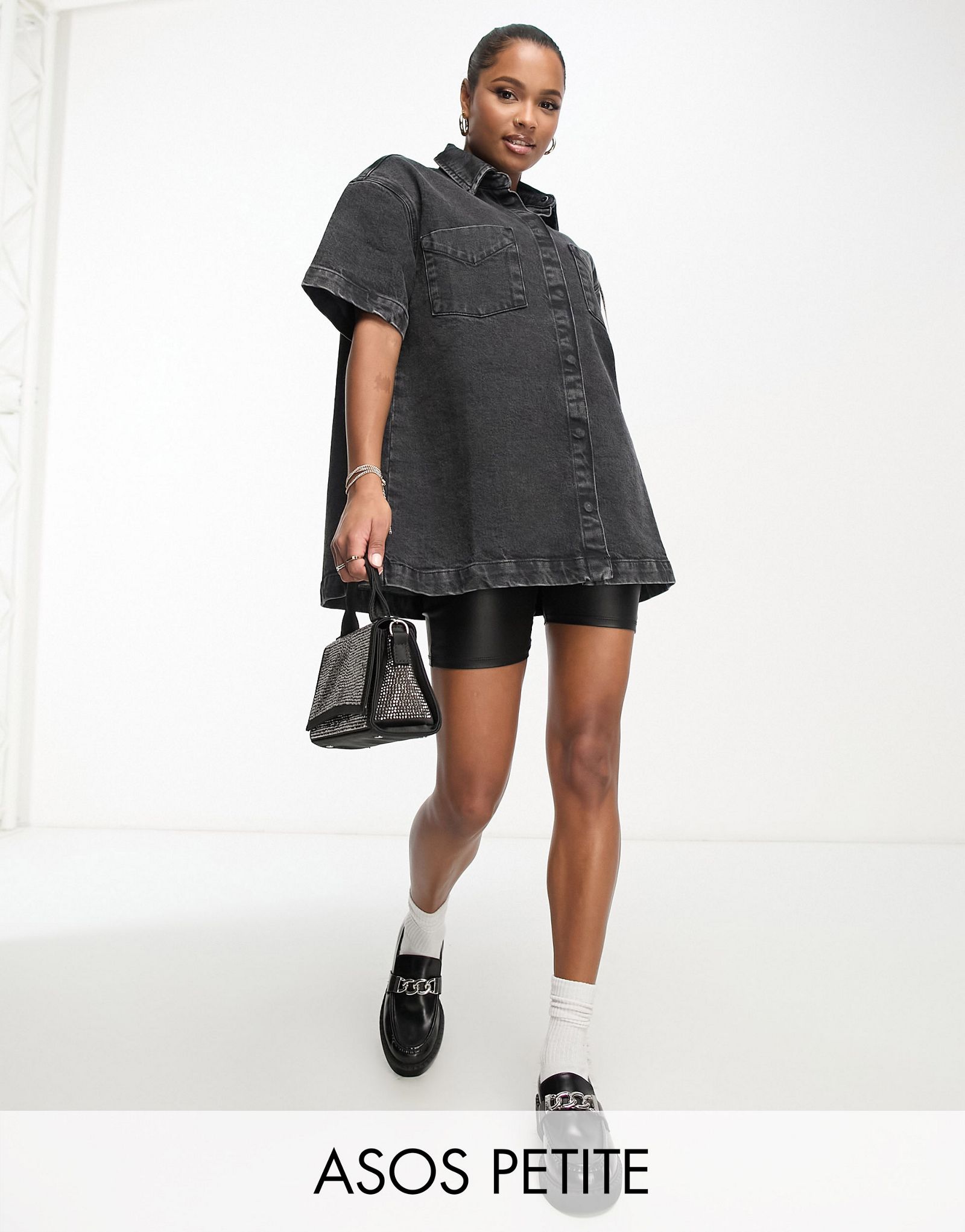 Черная джинсовая рубашка с короткими рукавами ASOS DESIGN Petite 2590₽