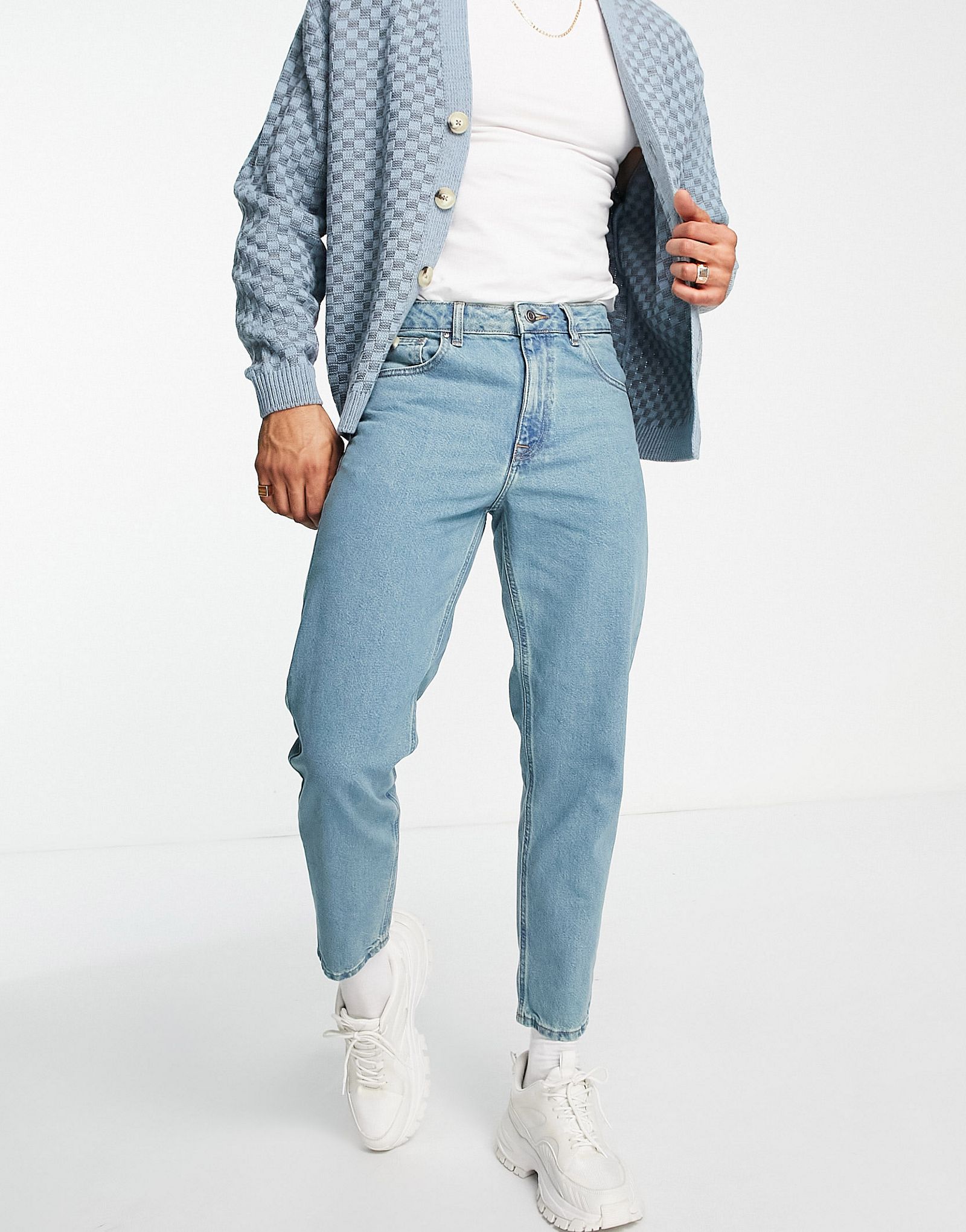Светло-голубые классические жесткие джинсы ASOS DESIGN 5690₽
