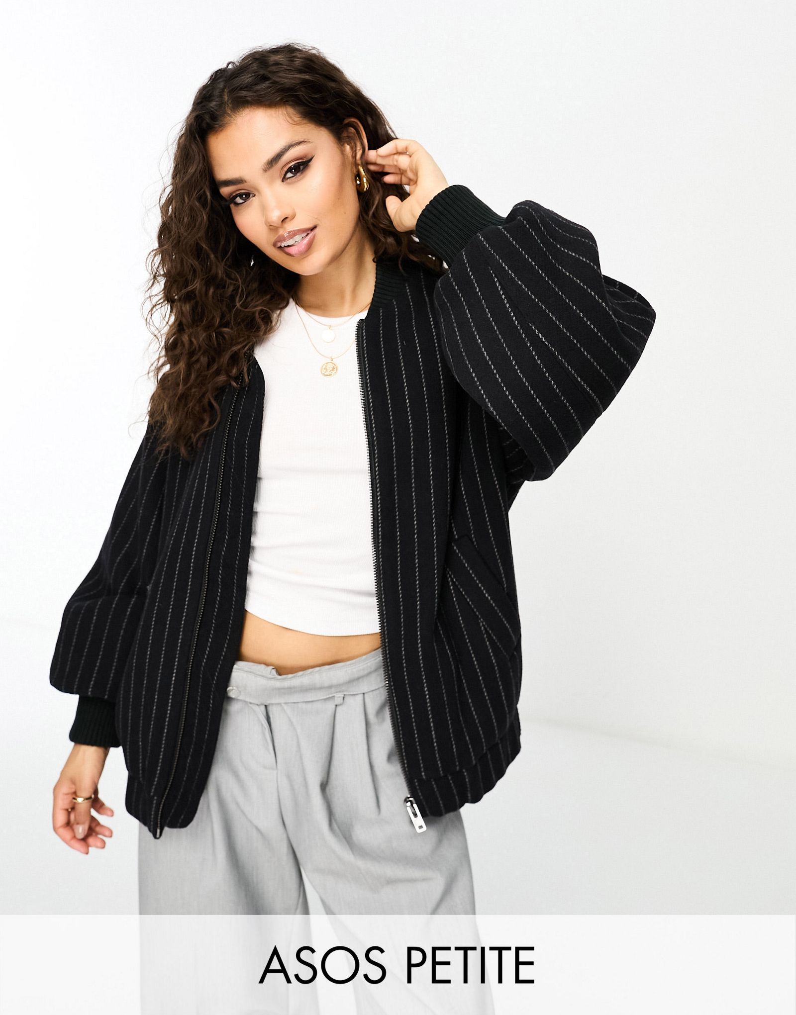 Черная сатиновая куртка-бомбер в тонкую полоску ASOS DESIGN Petite 10690₽