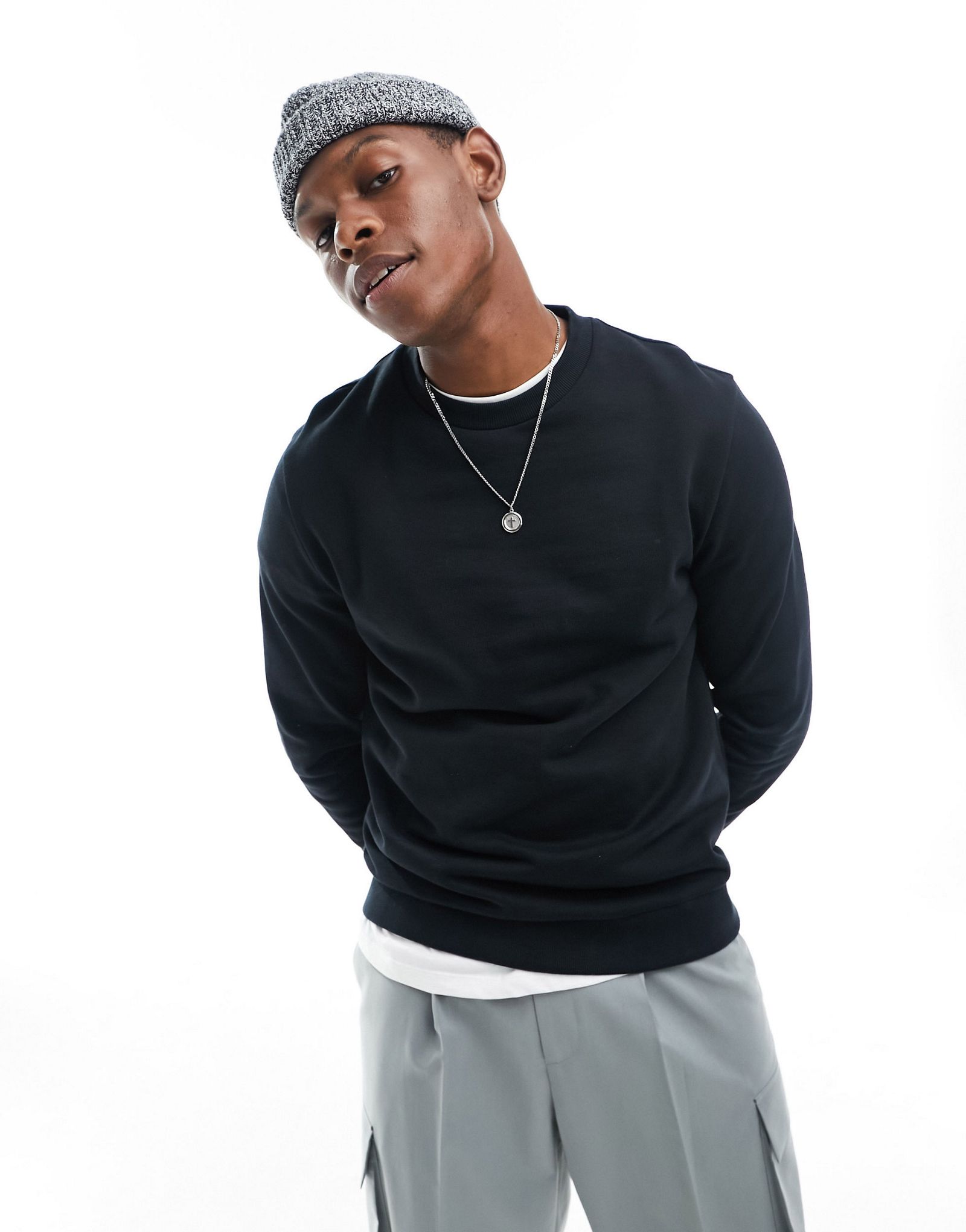 Черный свитшот ASOS DESIGN 3590₽