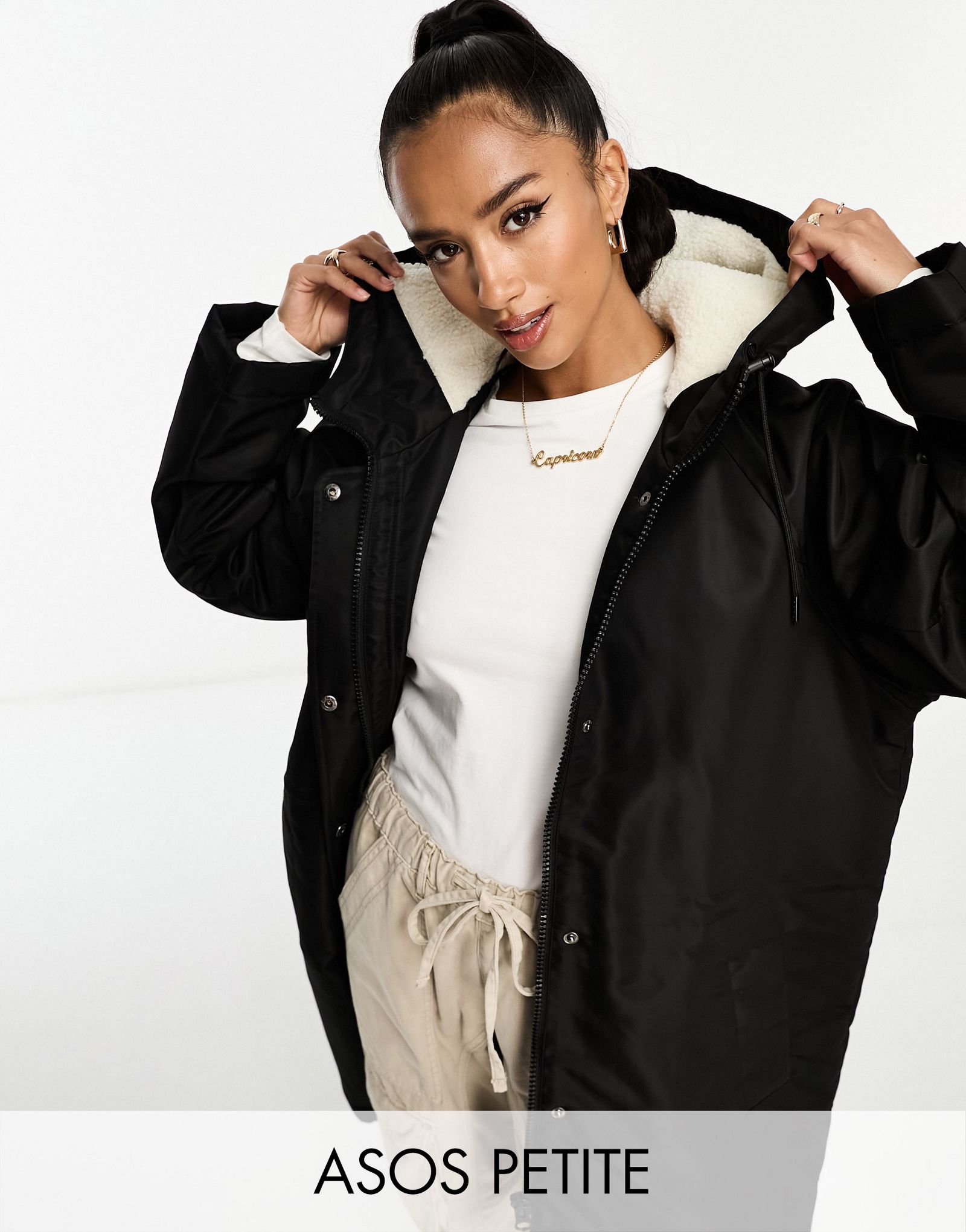 Черный длинный плащ на подкладке из борга ASOS DESIGN Petite 8590₽