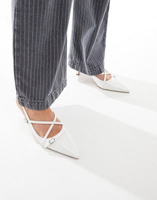 Белые туфли на среднем каблуке с пряжкой ASOS DESIGN Scottie