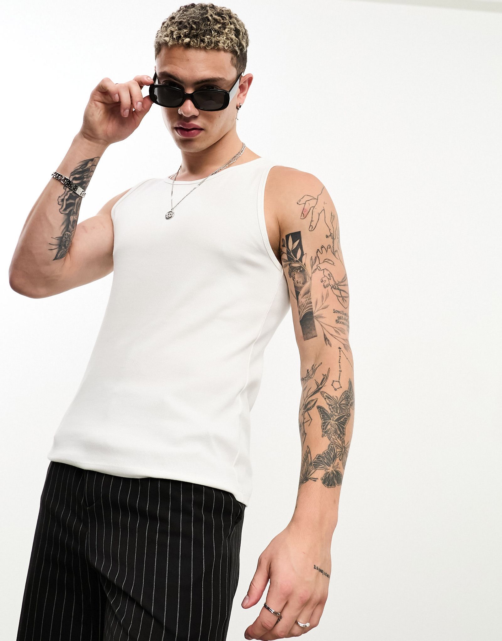Белый жилет в рубчик с мускулистым кроем ASOS DESIGN 1790₽