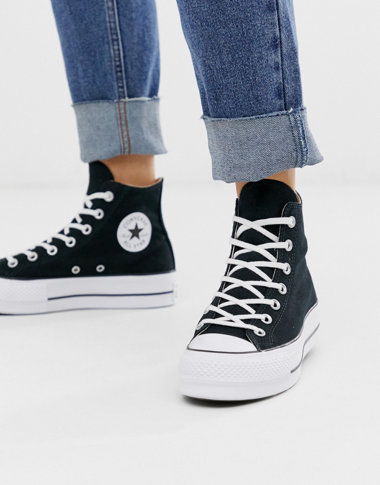 Черные кроссовки на платформе из парусины Converse Chuck Taylor All Star Hi Lift 10690₽