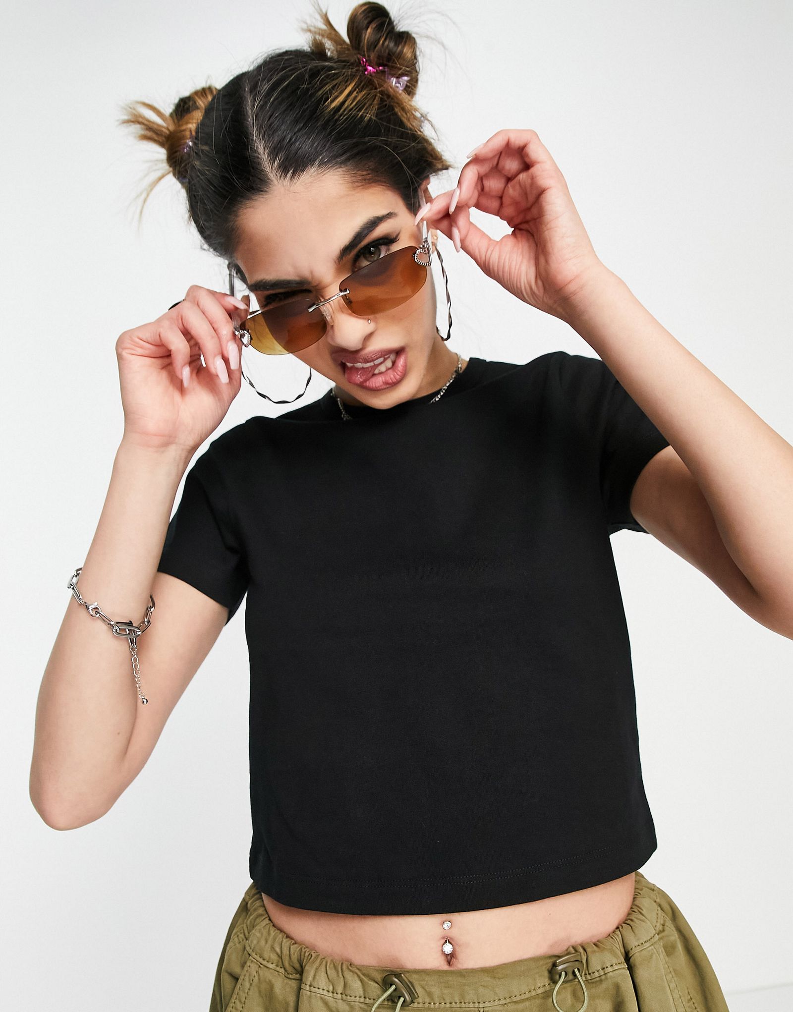 Черная приталенная футболка COLLUSION 1790₽