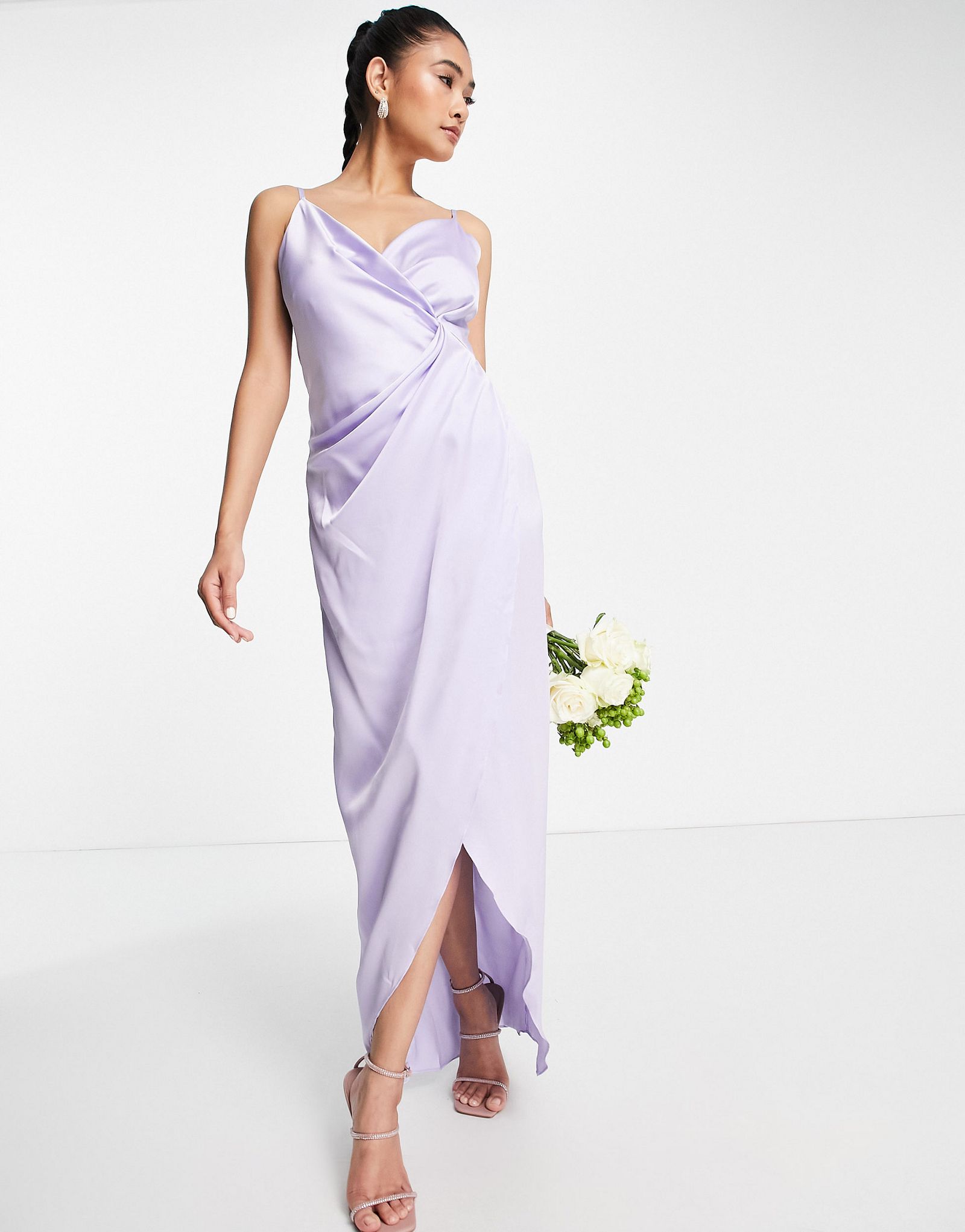 Атласное платье макси с запахом и бретельками Liquorish Bridesmaid мечтательного синего цвета 5990₽