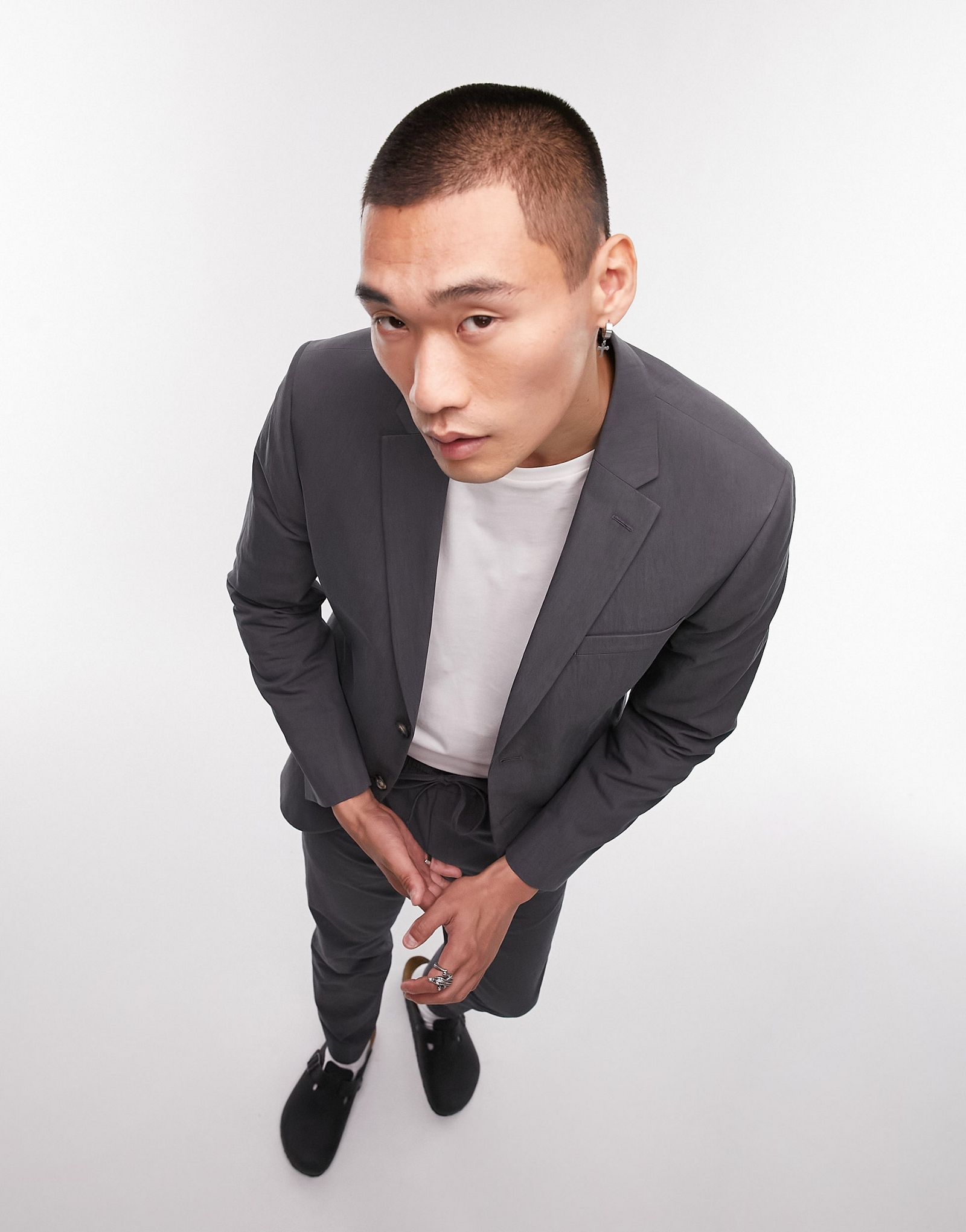 Темно-угольный узкий пиджак из стираного хлопка на двух пуговицах Topman 10590₽