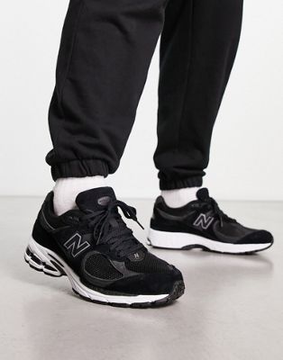 Черные кроссовки New Balance 2002