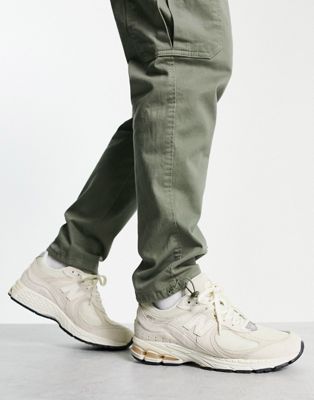Белые кроссовки New Balance 2002