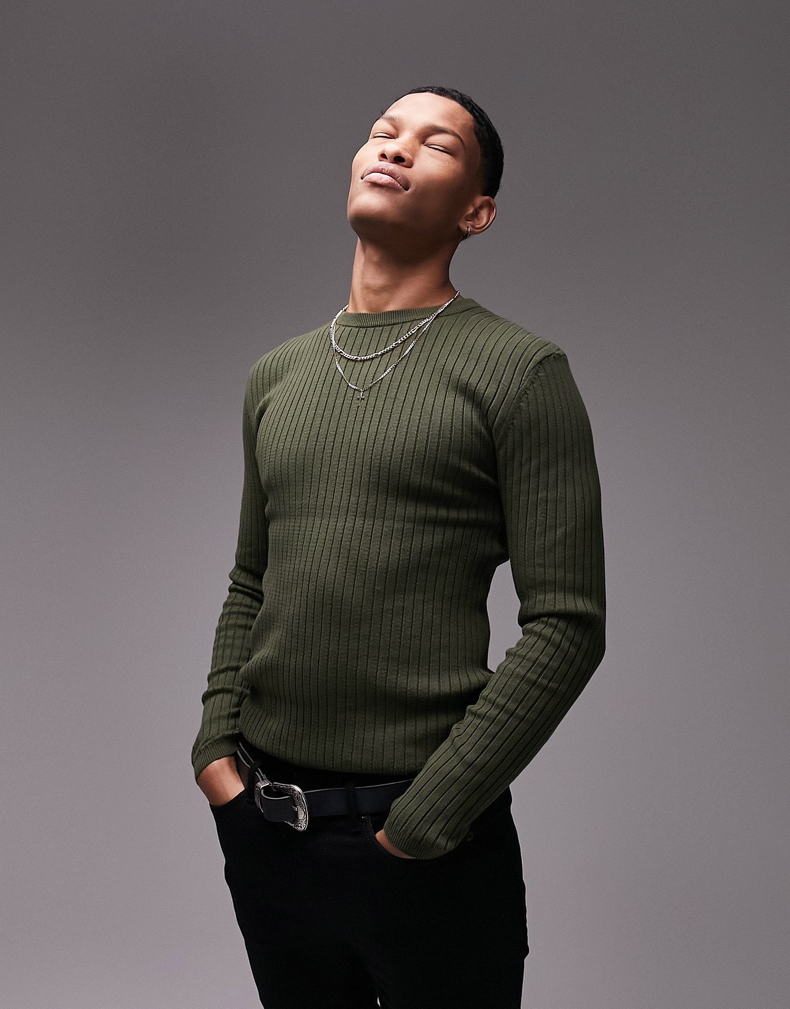 Свитер цвета хаки в рубчик с круглым вырезом Topman 6090₽