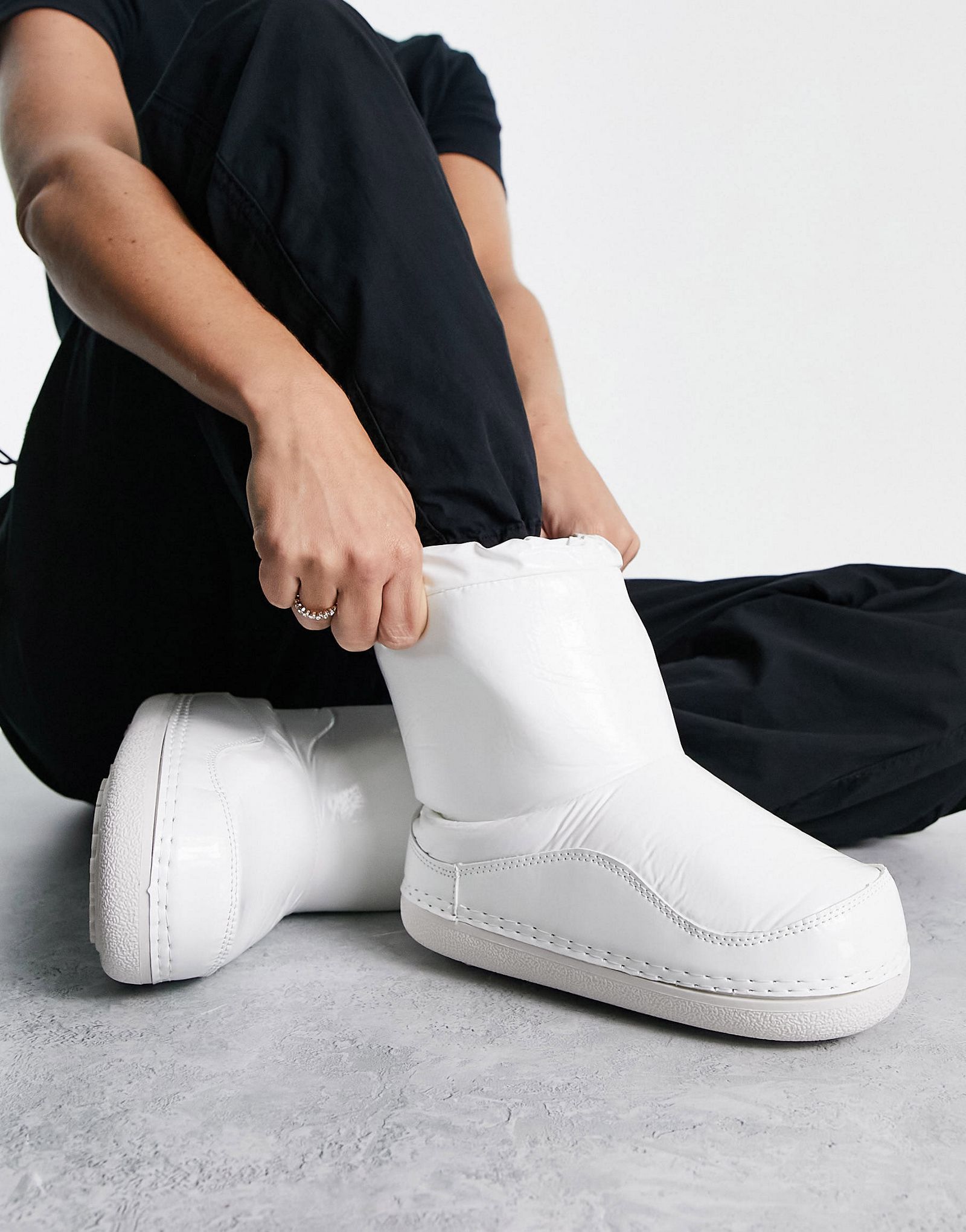 Кремовые утепленные короткие зимние ботинки Truffle Collection