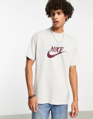 Светлая футболка с графическим рисунком Nike Circa