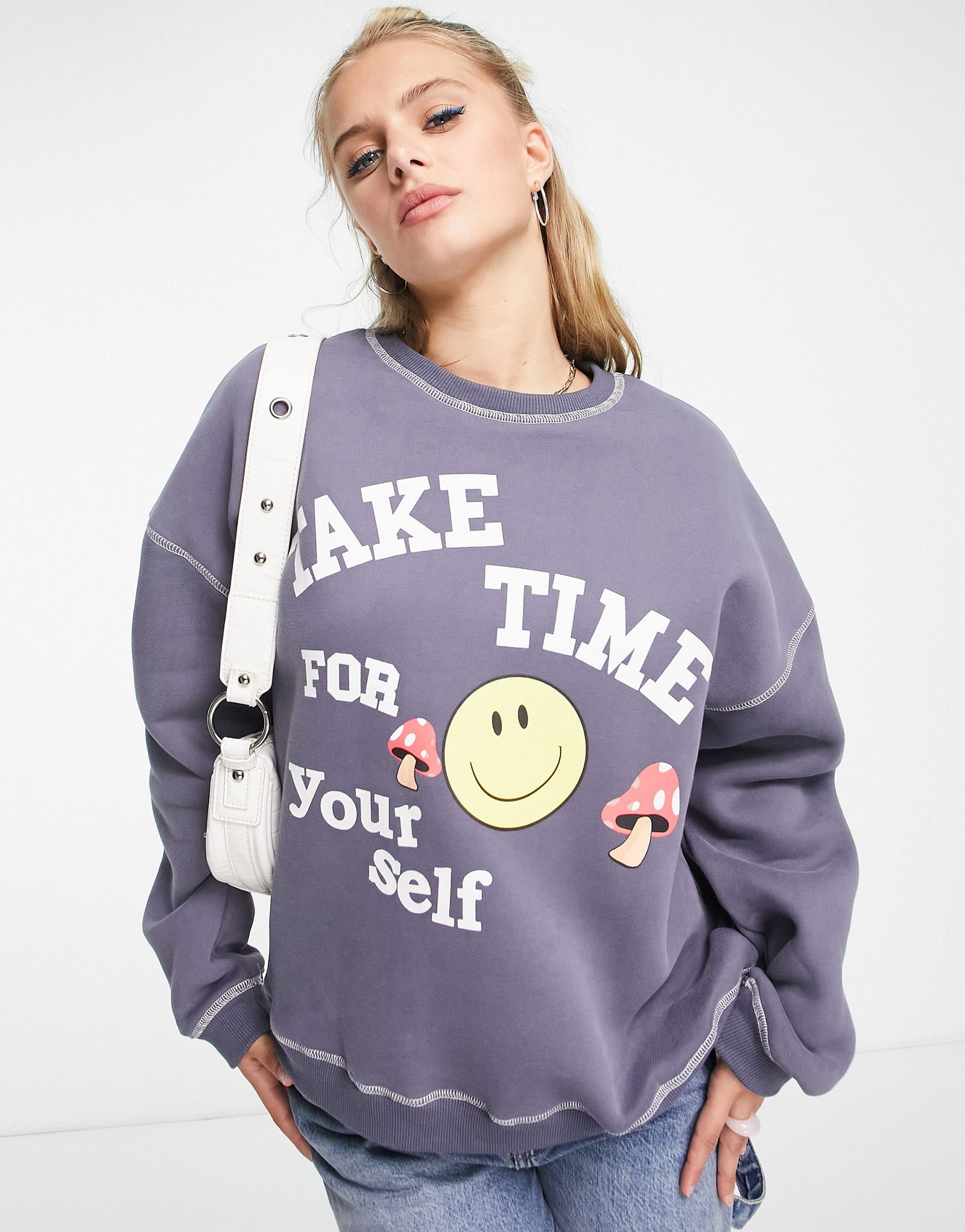 Свободный свитшот Edikted с смешанной графикой 3790₽