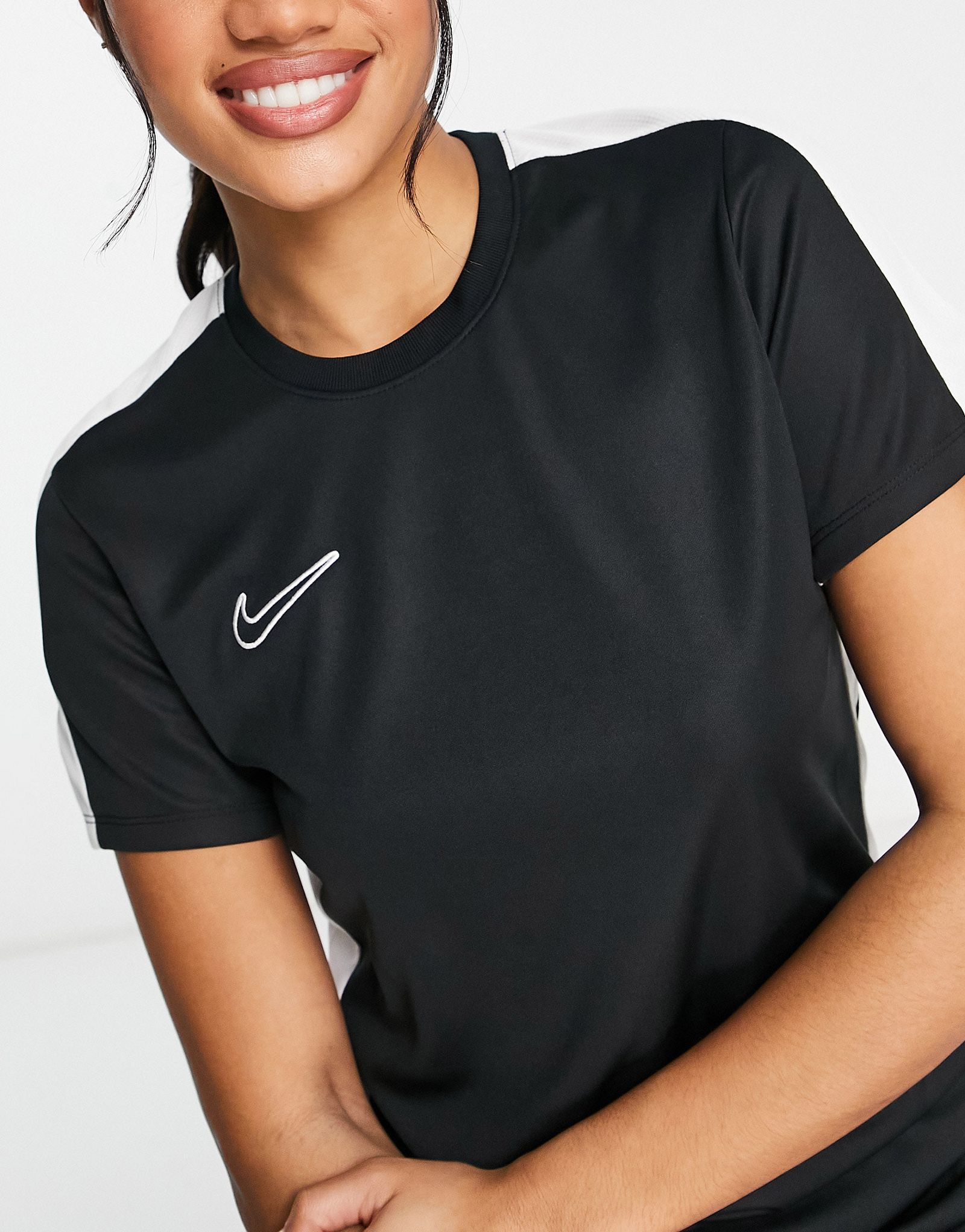 Черная футболка Nike Soccer Academy Dri-FIT