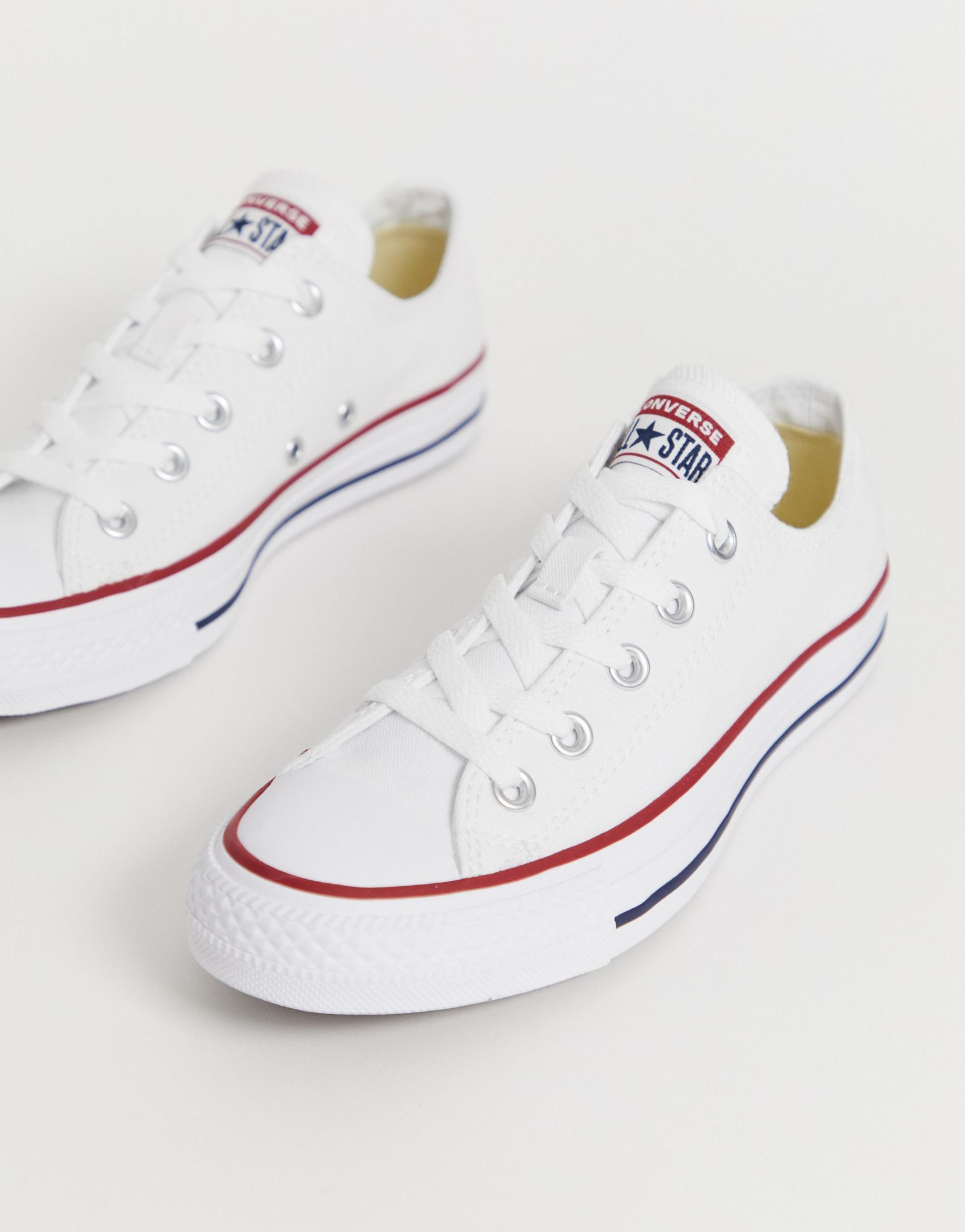 Белые парусиновые кроссовки Converse Chuck Taylor All Star Ox 12290₽