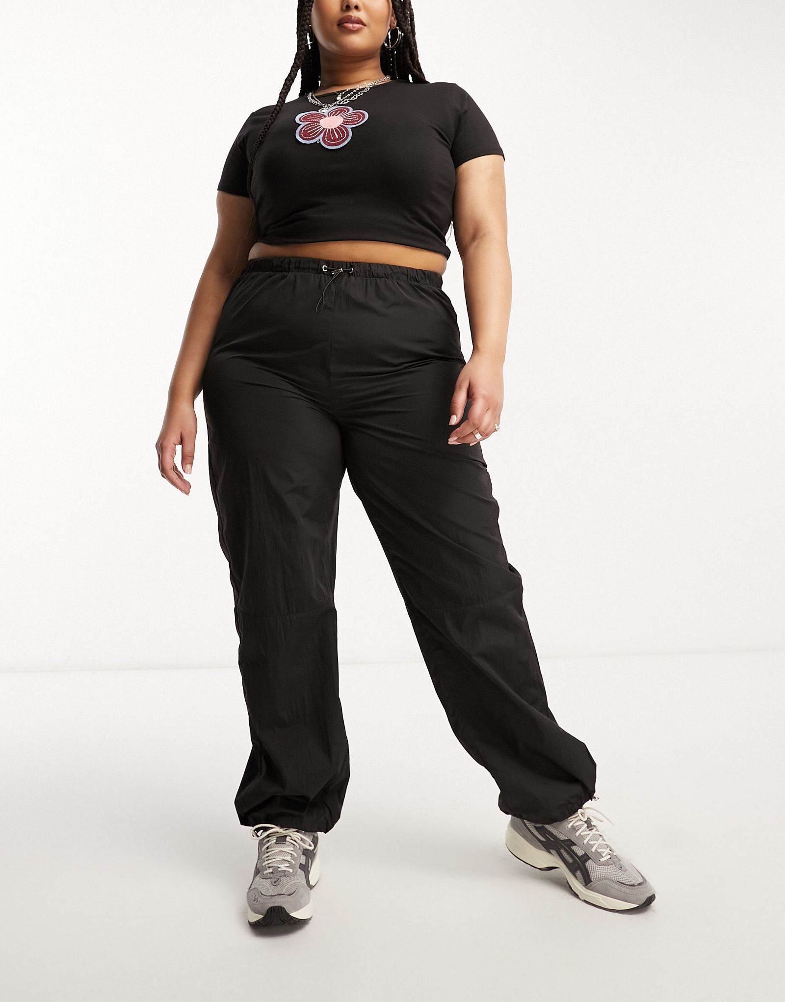 Черные широкие брюки с парашютом Heartbreak Plus