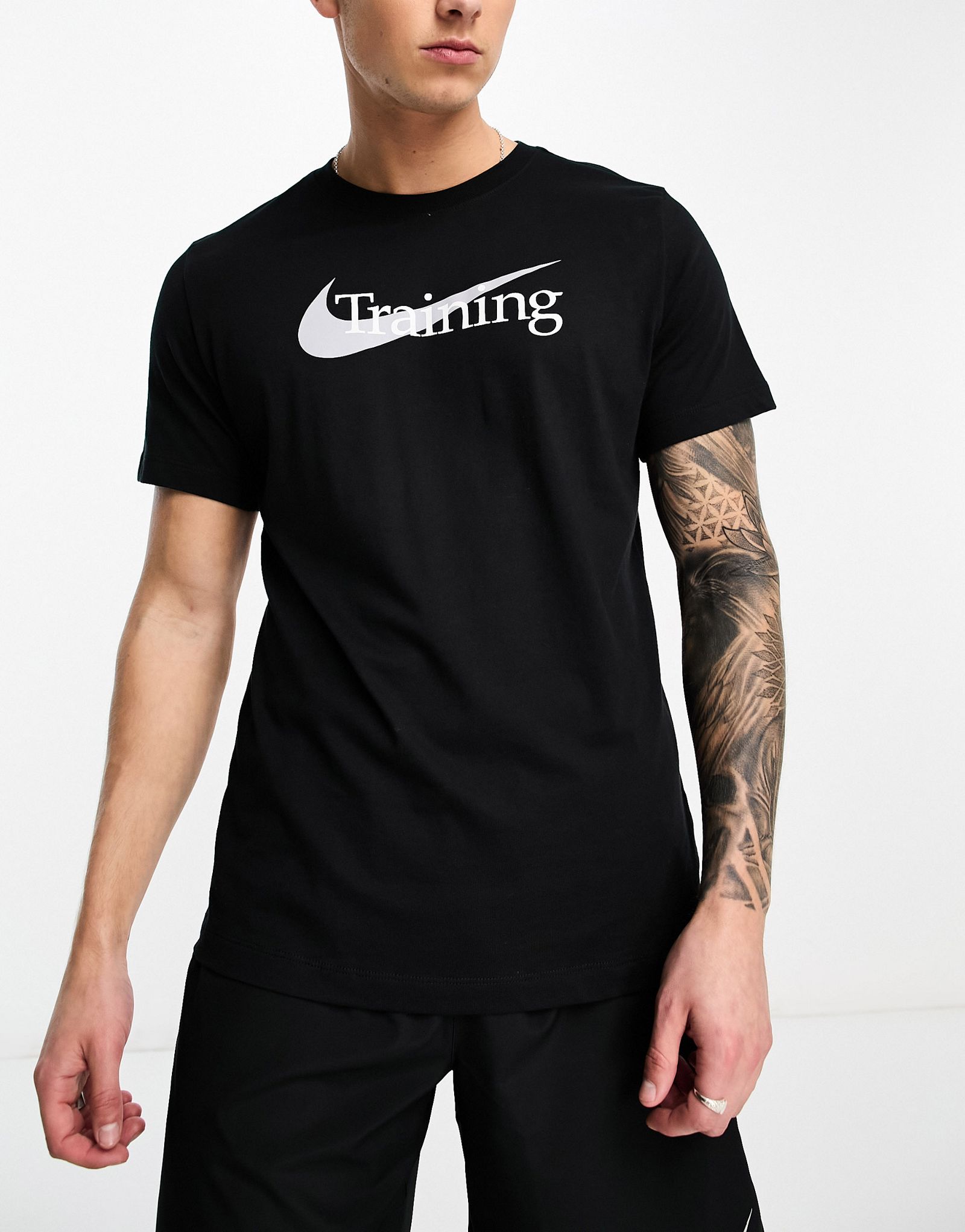 Черная футболка с галочкой Nike Training Dri-Fit 4090₽