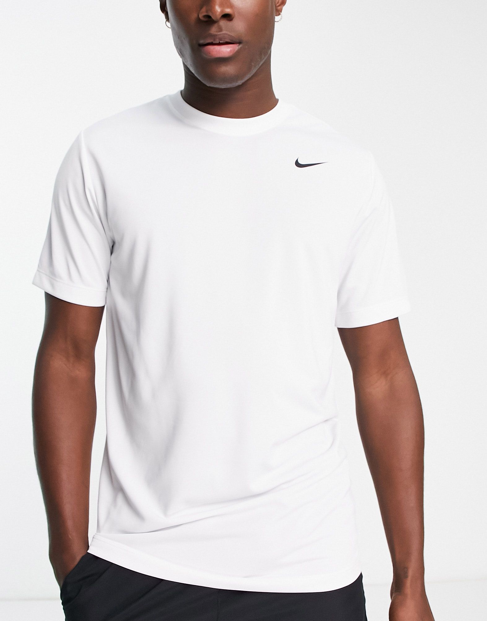 Белая футболка Nike Training Pro Dri-FIT Reset 4490₽