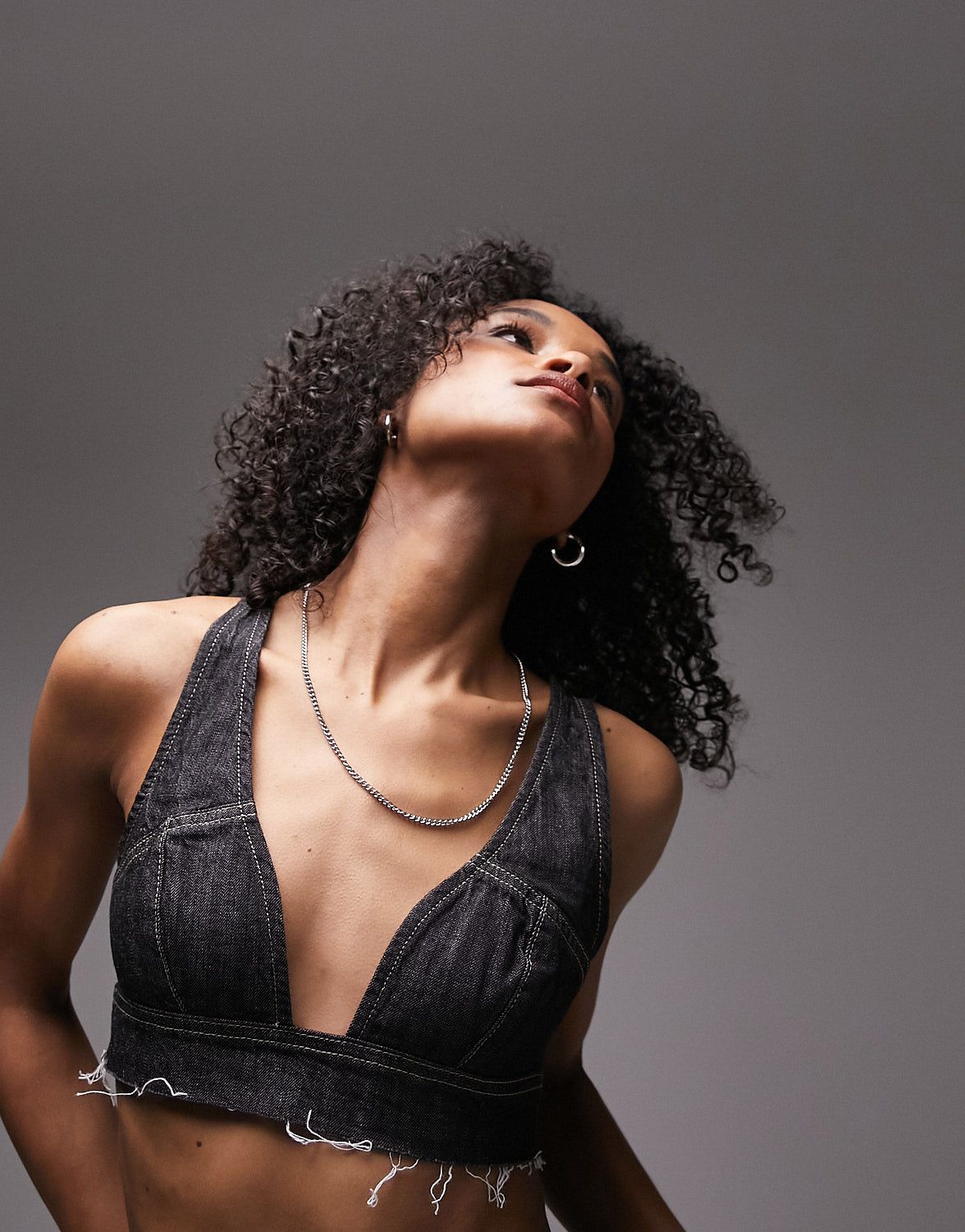 Черный джинсовый бюстгальтер без косточек с необработанными краями Topshop 5090₽