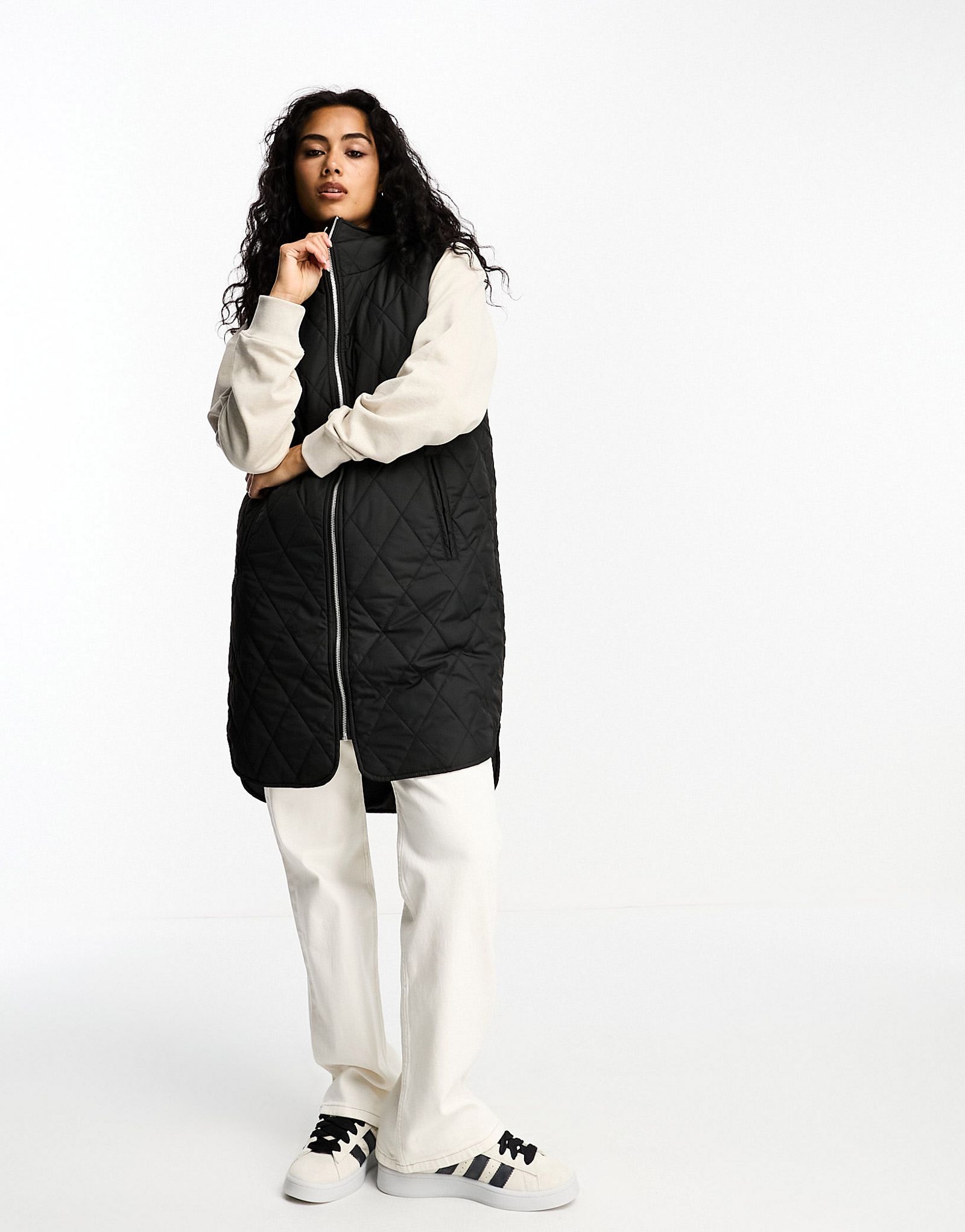 Черный утепленный жилет с капюшоном InWear Ektra