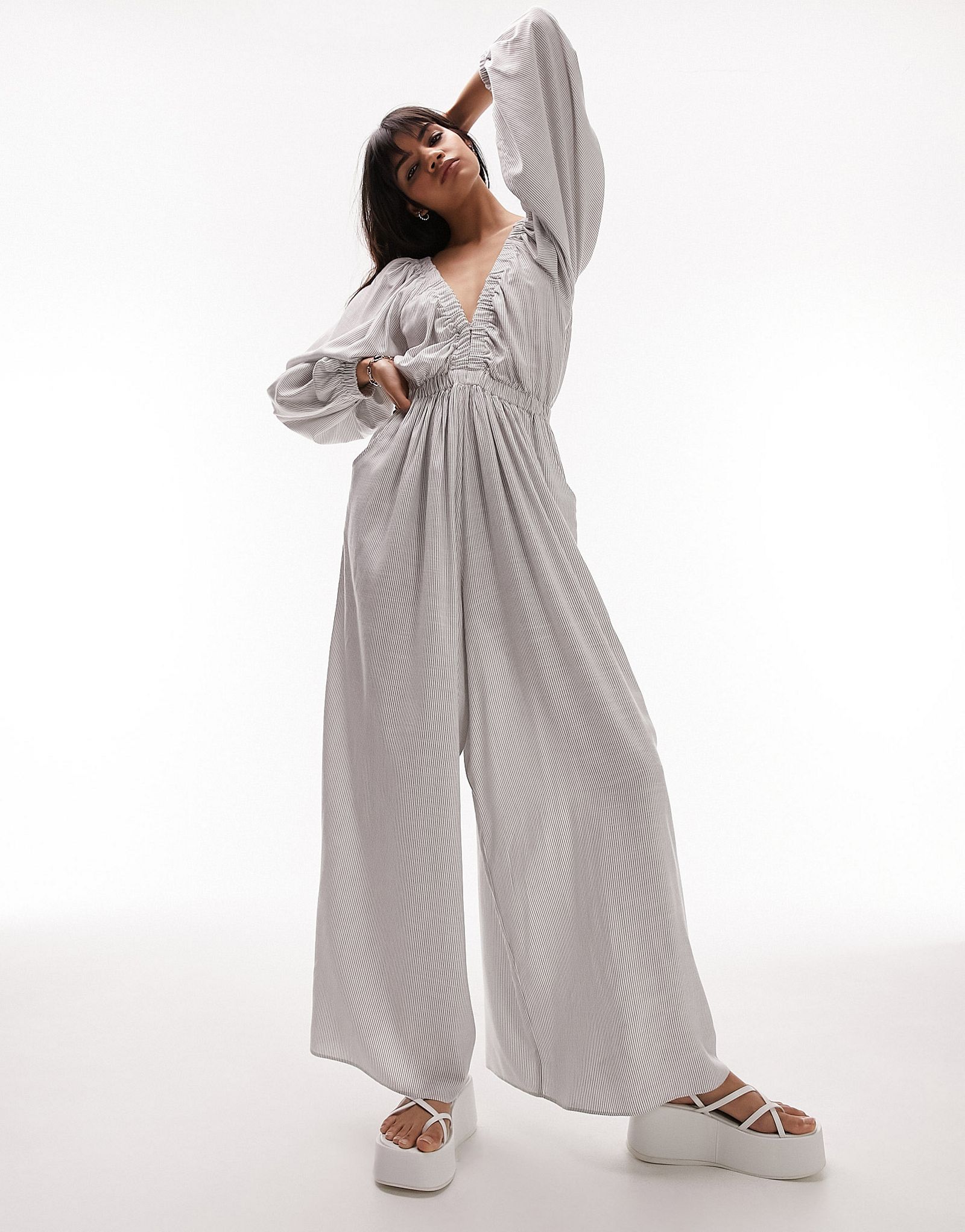 Однотонный льняной комбинезон в полоску Topshop 7890₽