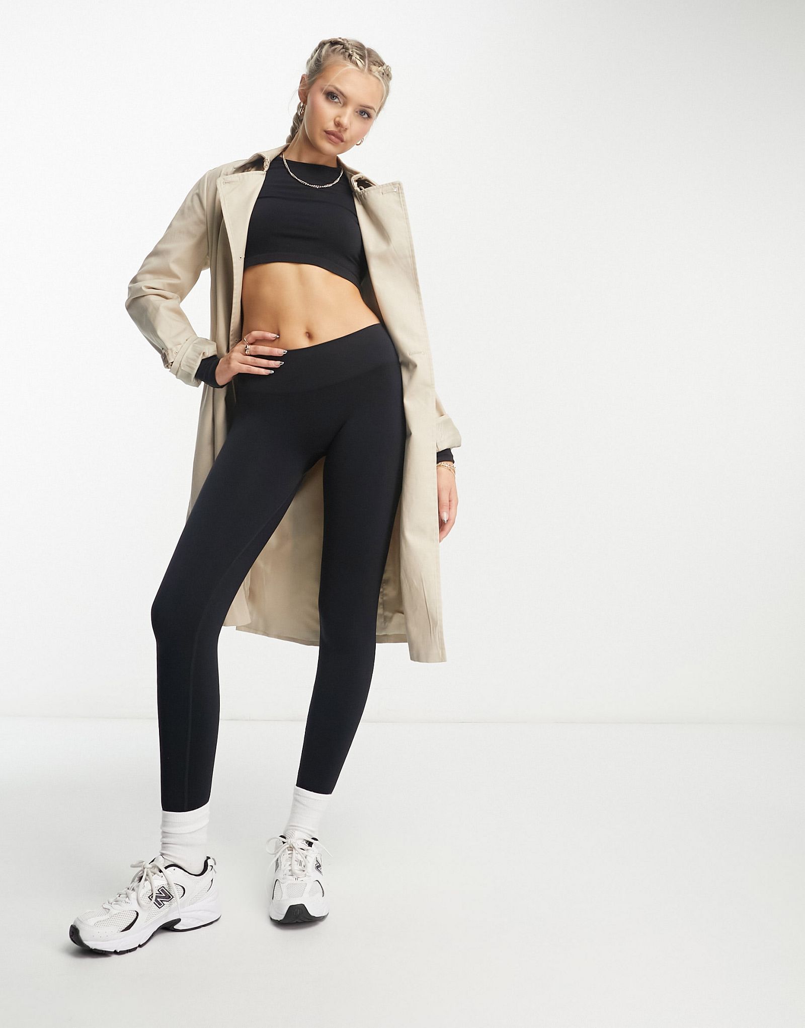 Черные леггинсы из второй кожи с высокой посадкой Pull-Bear часть комплекта 2590₽