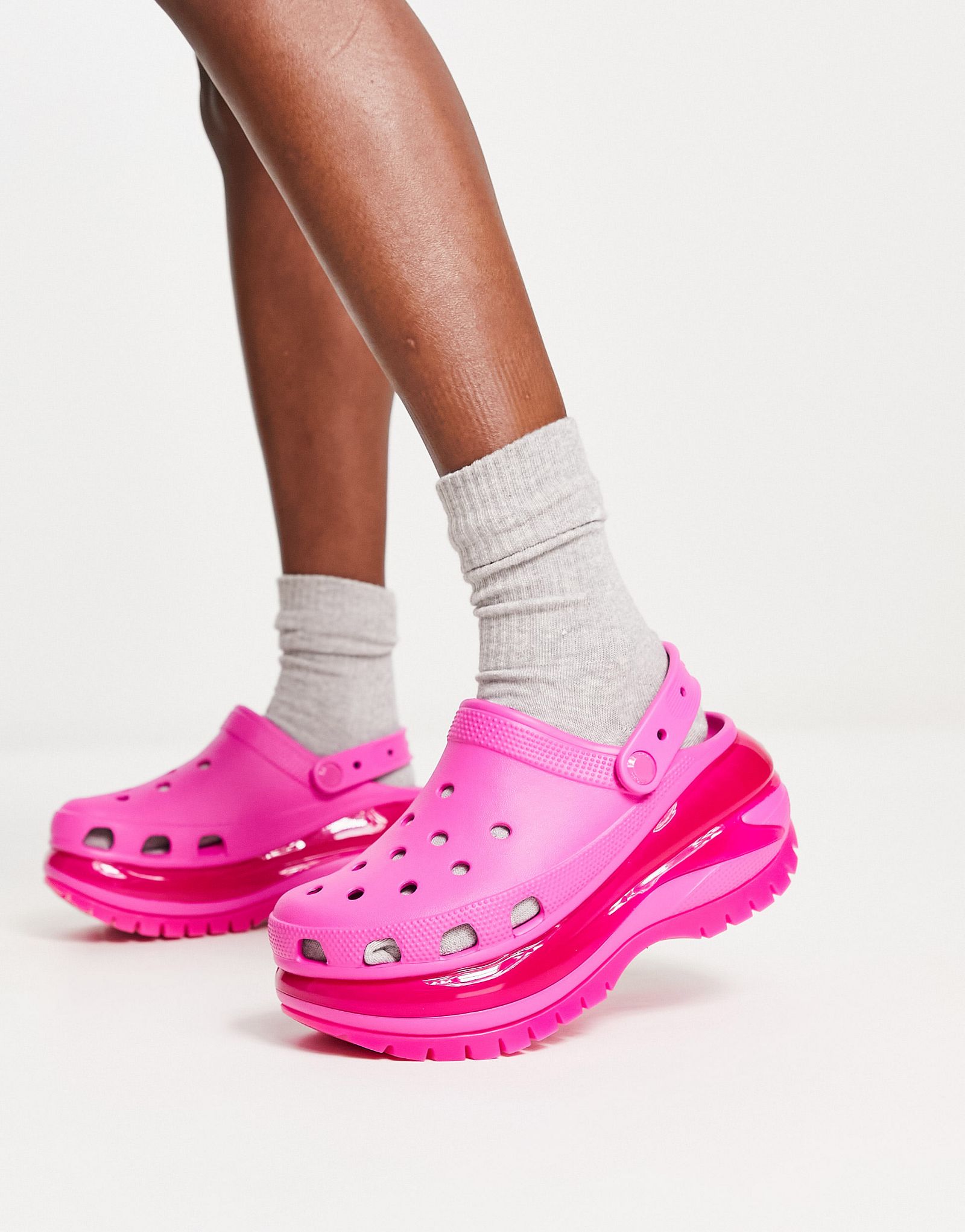 Сабо Crocs Mega Crush в соке 12890₽