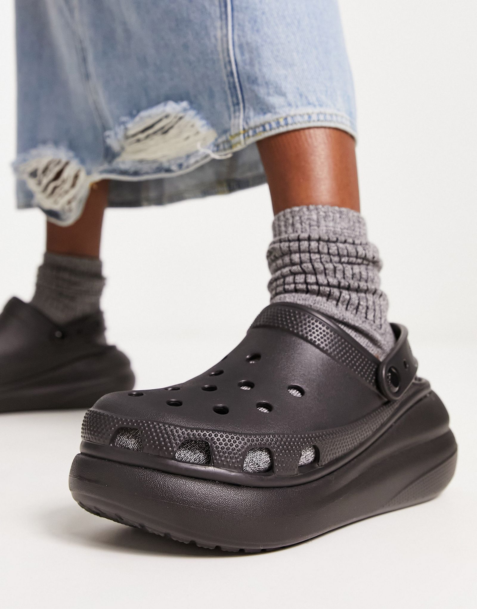 Черные классические сабо Crocs Crush 16290₽