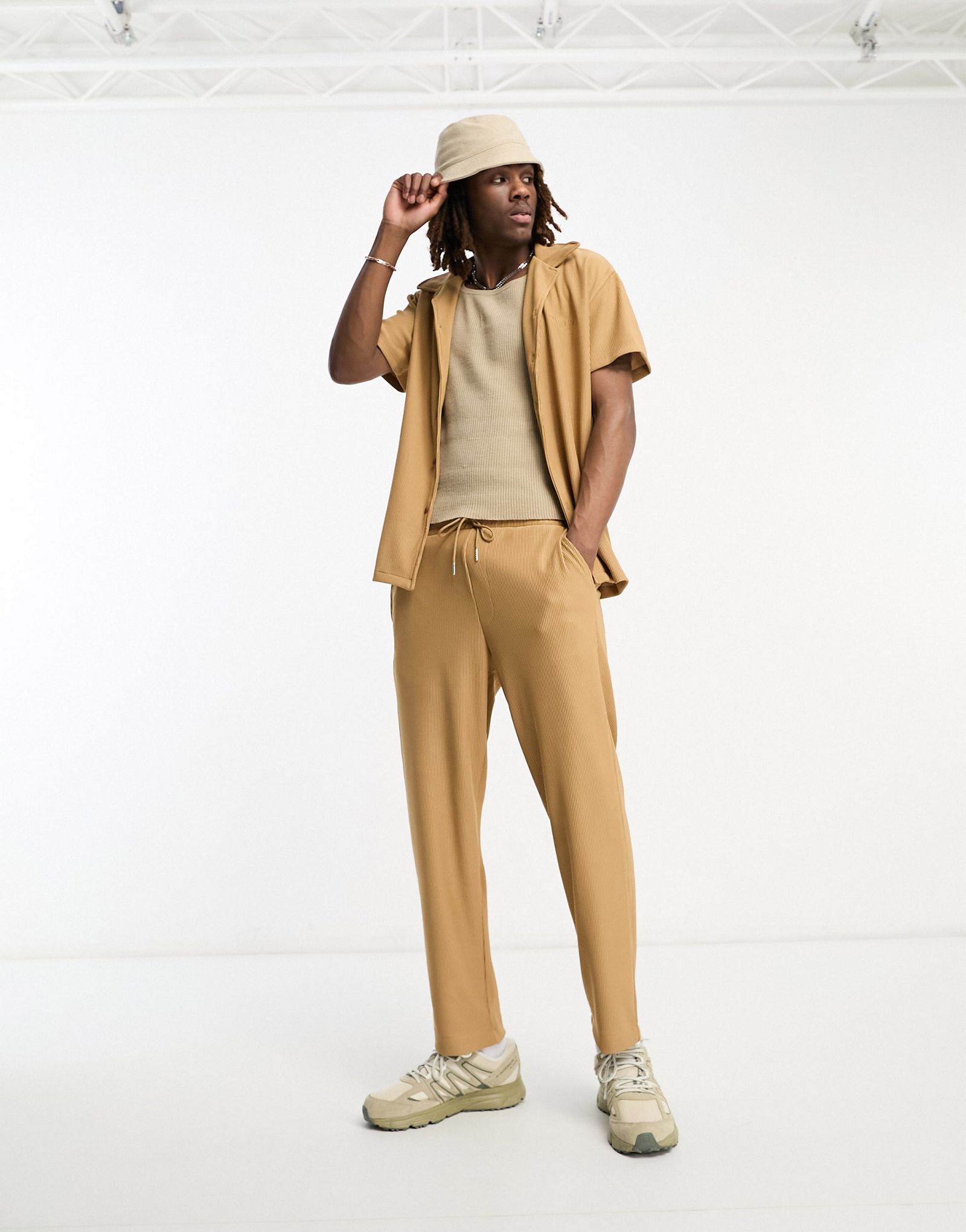 Коричневые плиссированные брюки Sixth June