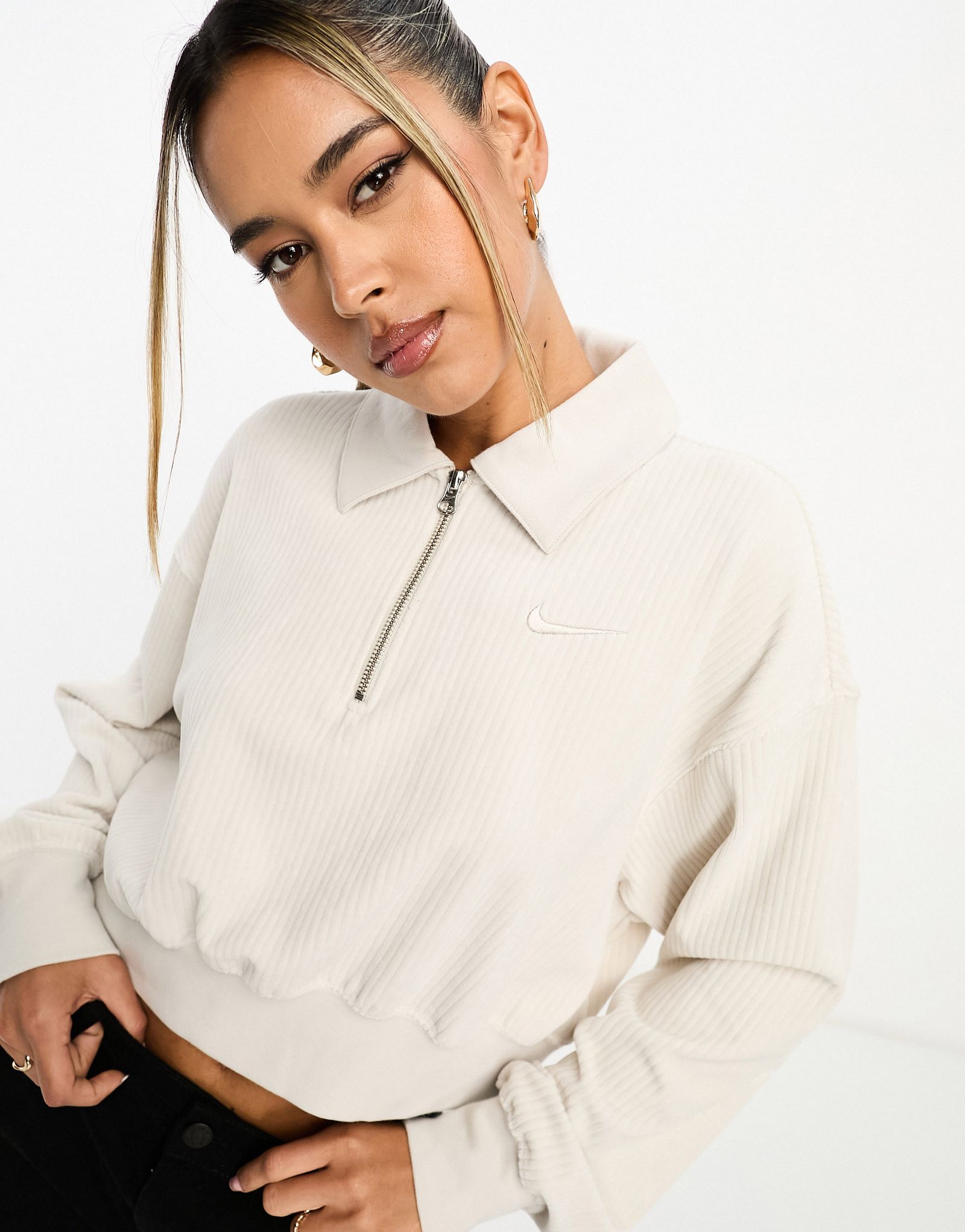 Серая велюровая укороченная рубашка-поло с молнией до половины длины Nike 14090₽