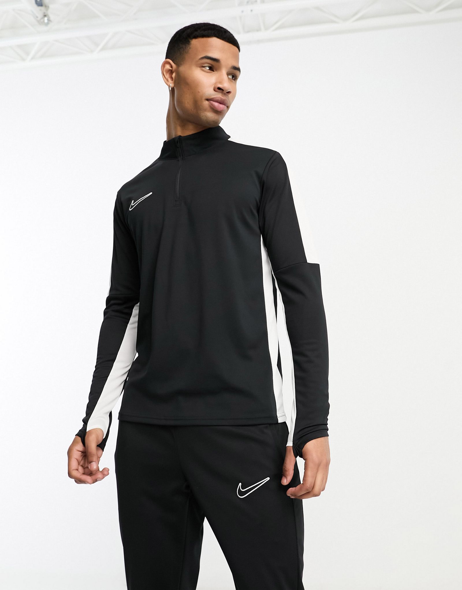 Черно-белая футболка с длинными рукавами и молнией Nike Football Dri-FIT Academy 23 1/4