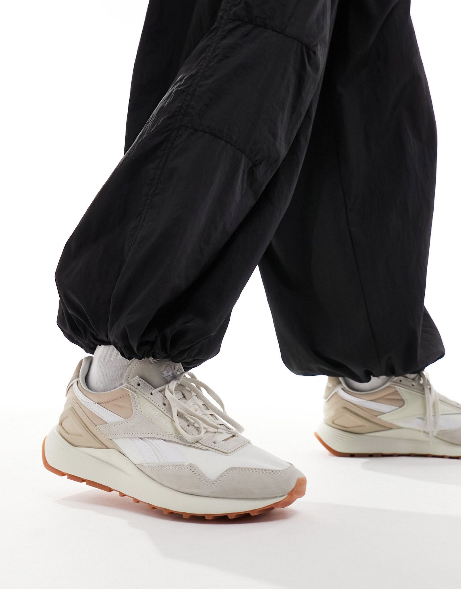 Бежевые кроссовки унисекс Reebok CL Legacy AZ с резиновой подошвой 6890₽
