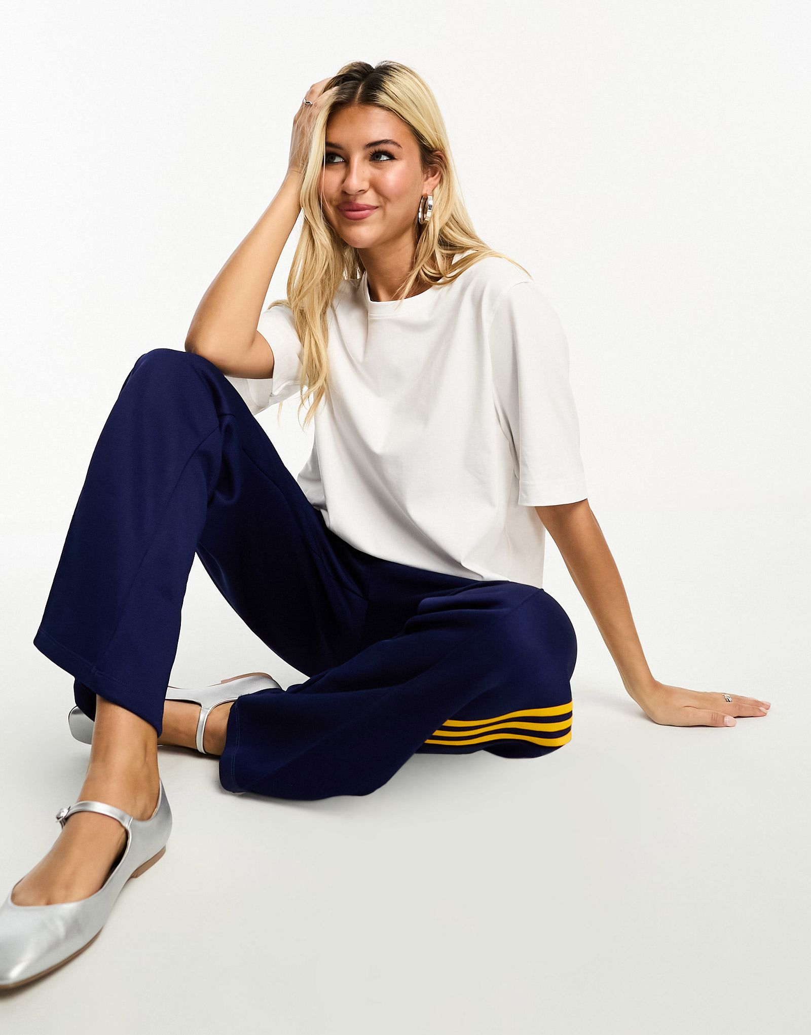 Белая непринужденная футболка Weekday Perfect 3490₽