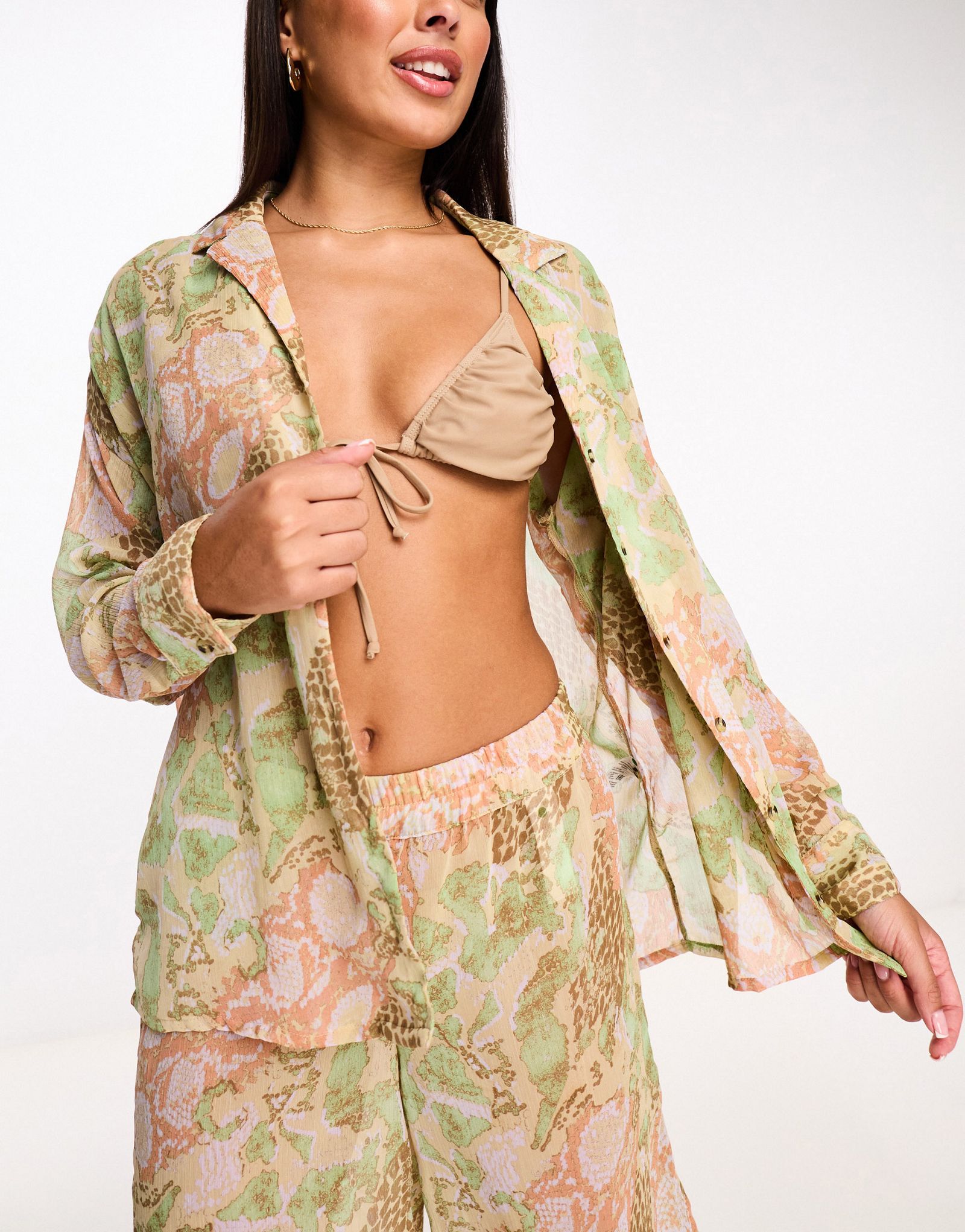 Пляжная рубашка Vero Moda со змеиным принтом пастельных тонов часть комплекта 6290₽