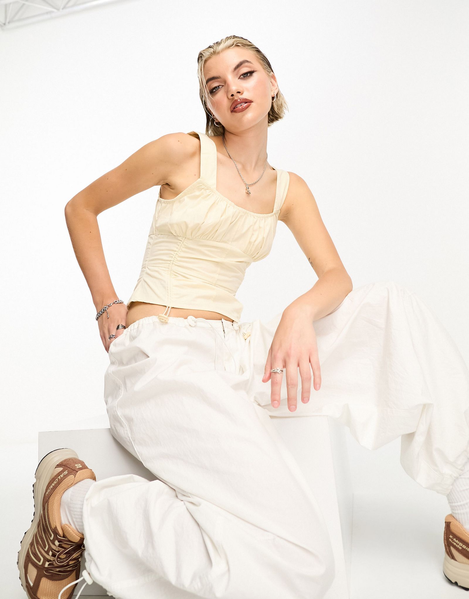 Светло-желтый летний топ со сборками и бюстом COLLUSION 2490₽