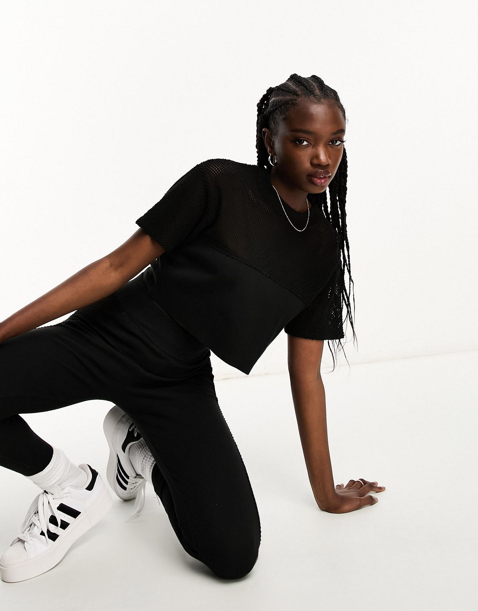 Черная укороченная футболка свободного кроя с короткими рукавами и вставкой в сеточку Miss Selfridge часть комплекта 2690₽