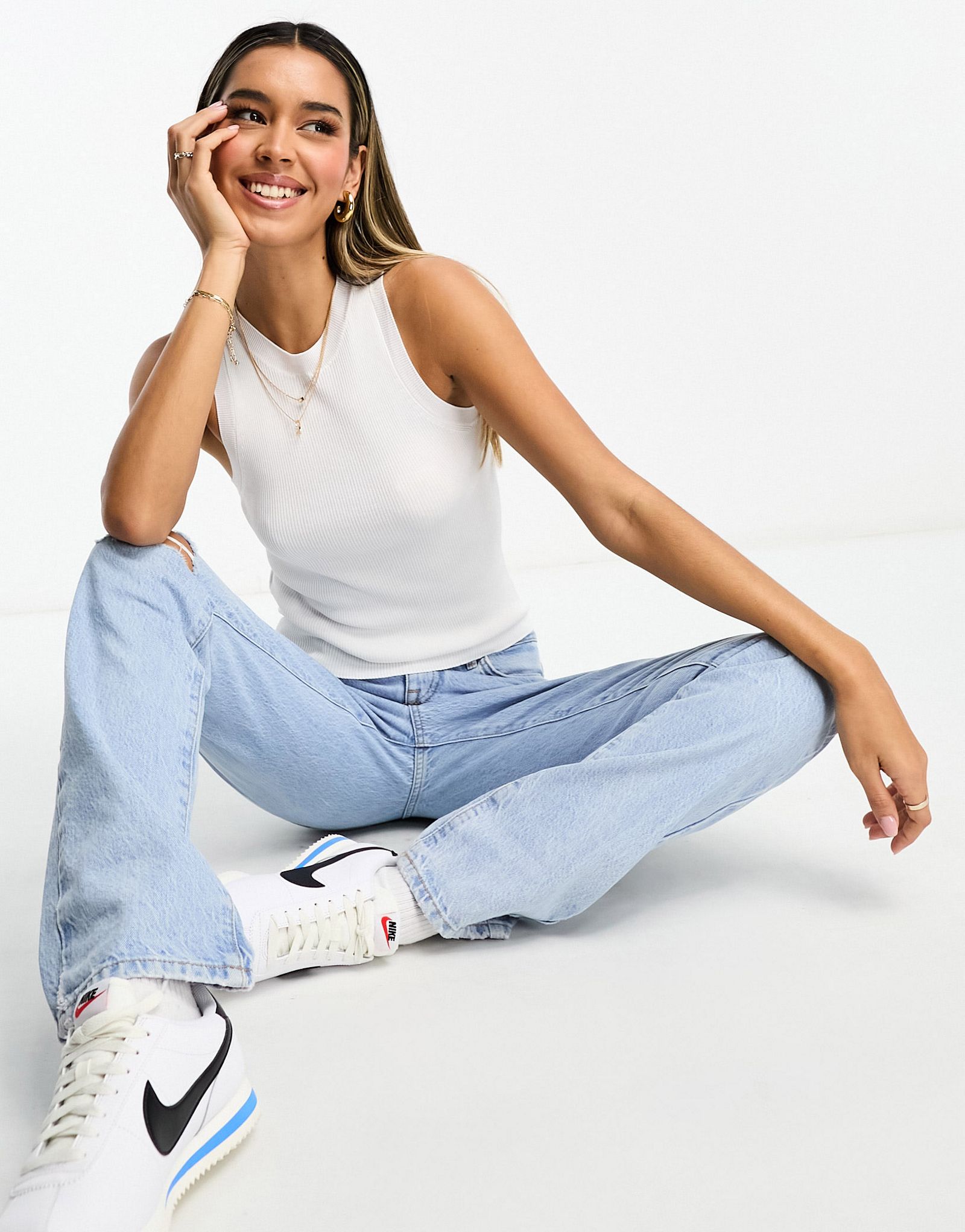 Белая бесшовная майка Mango 3890₽