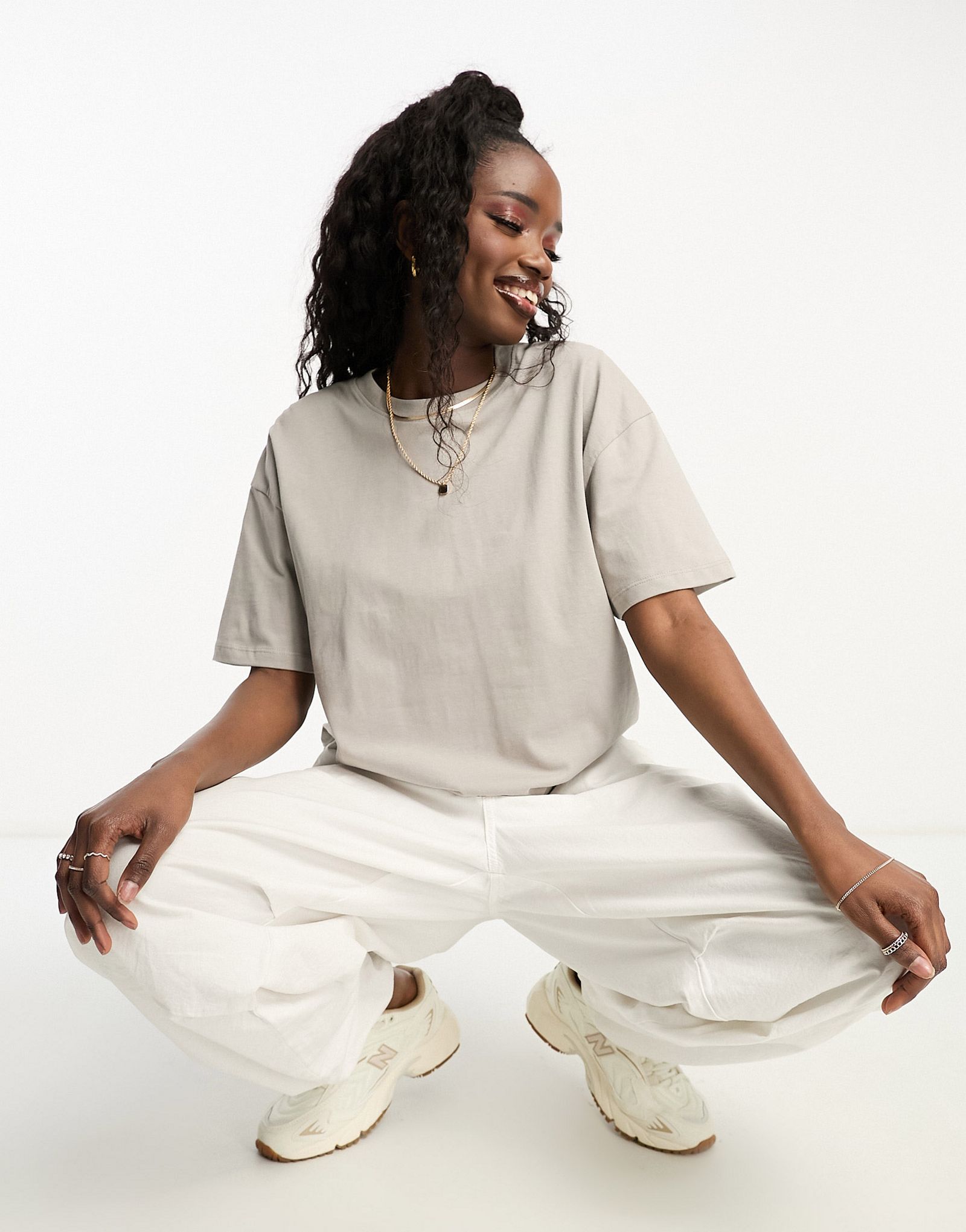 Футболка оверсайз с камнем Pull-Bear 1790₽