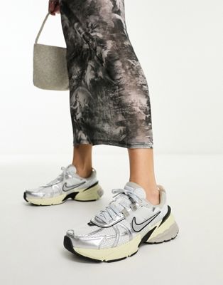 Бело-серебристые кроссовки унисекс Nike V2K Run