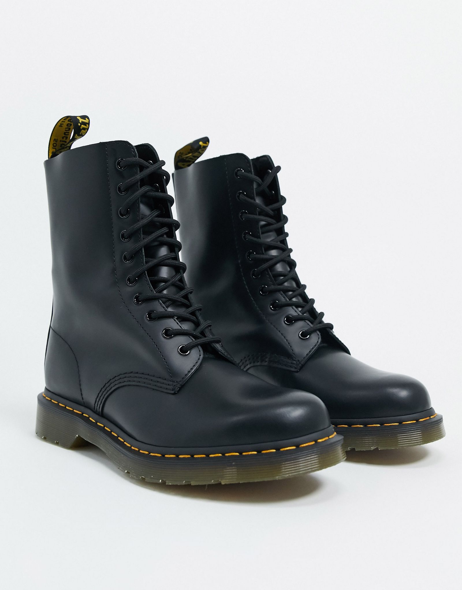 Черные ботинки с 10 люверсами Dr Martens 1490 34490₽
