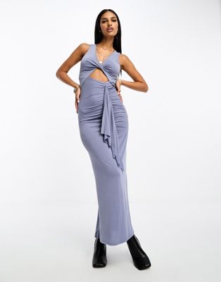 Макси-платье с завязкой спереди и рюшами по бокам ASOS DESIGN в синем оттенке.