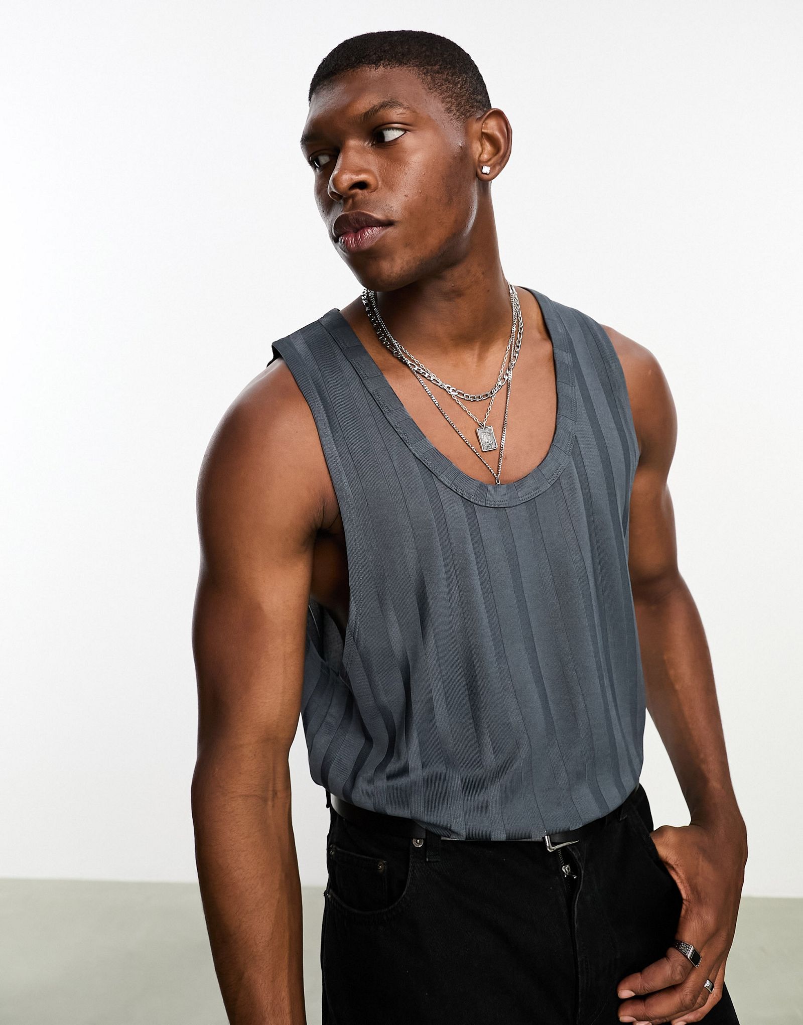 Свободная майка в блестящую серую рубчику с овальным вырезом ASOS DESIGN 4090₽