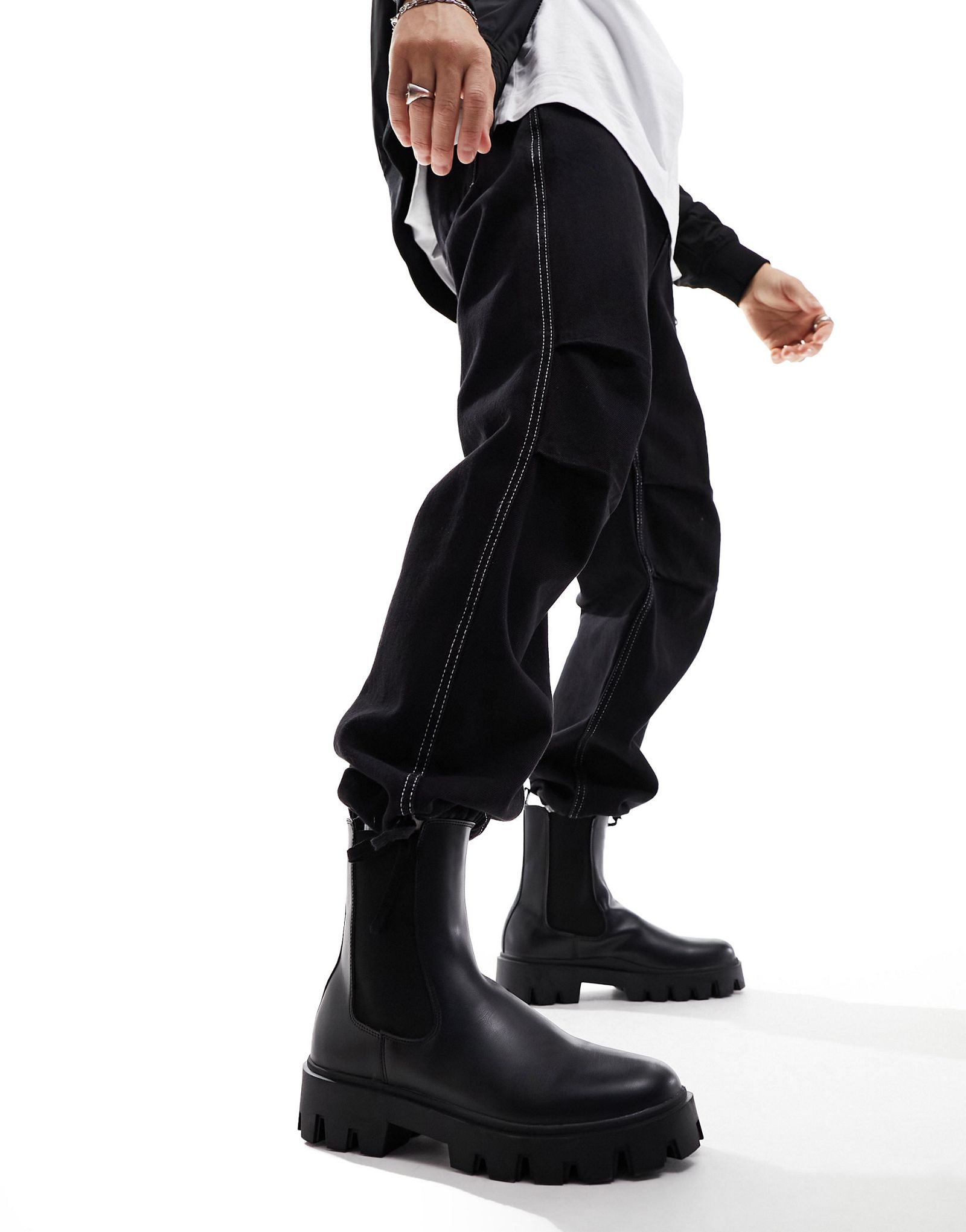 Черные массивные ботинки челси Bershka 13290₽