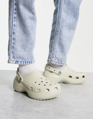 Классические сабо на платформе Crocs из кости