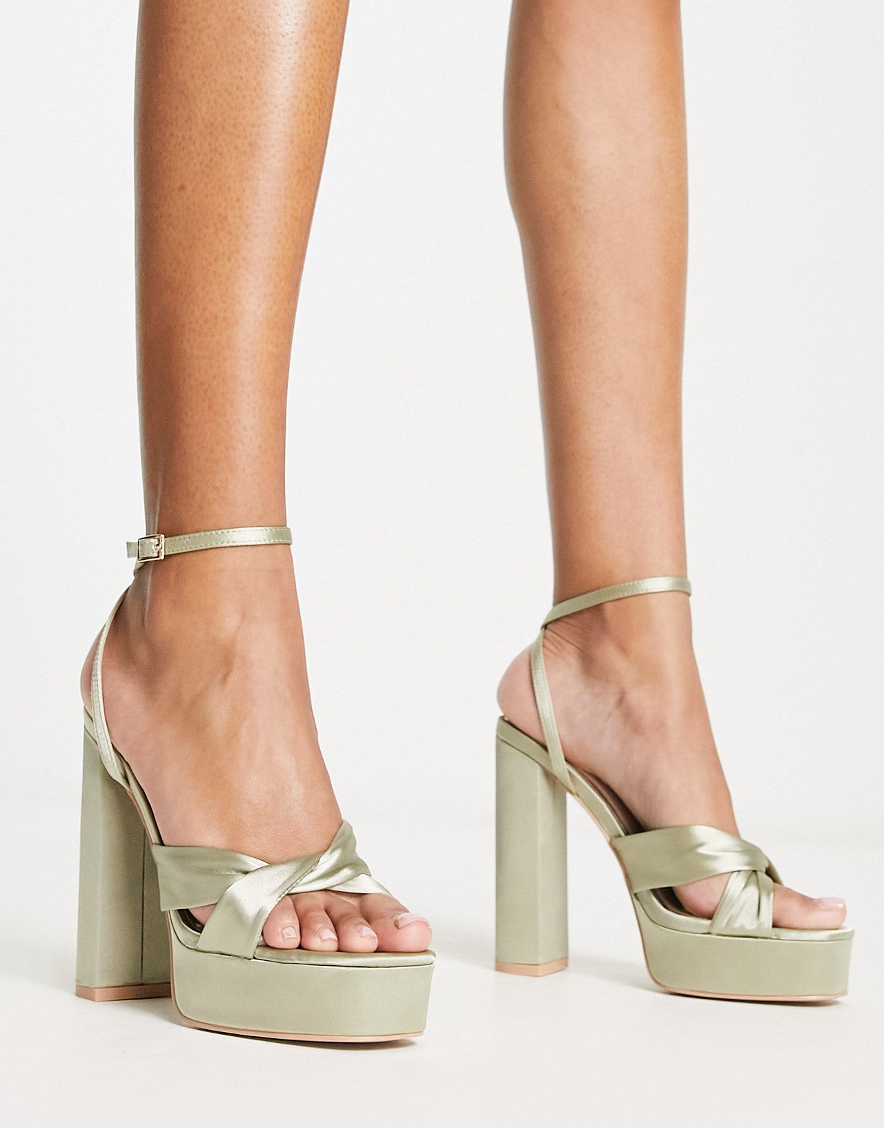 Атласные босоножки на платформе Be Mine Margot 14290₽