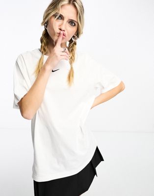 Белая футболка оверсайз Nike Essentials