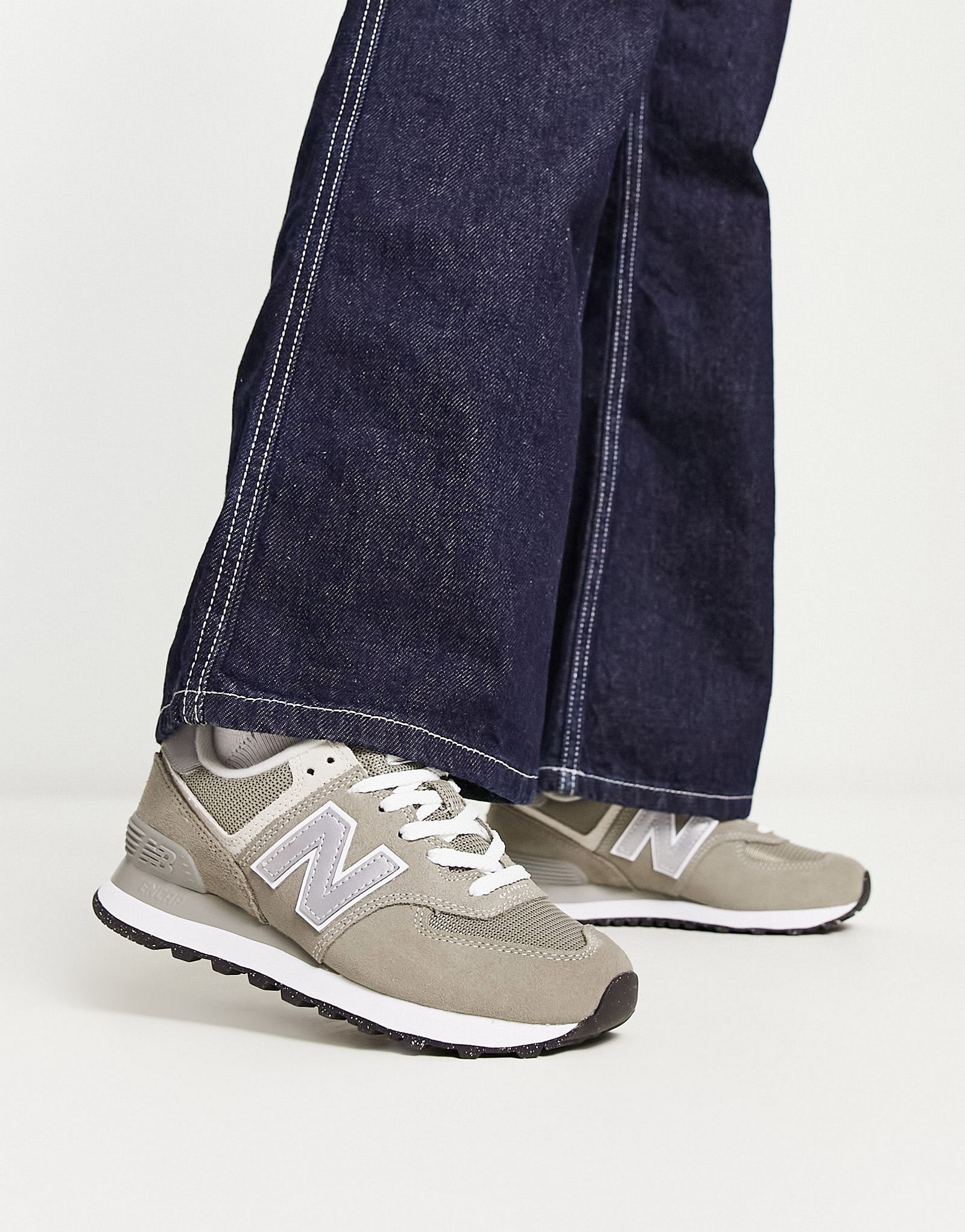 Серые кроссовки NewBalance 574 18390₽