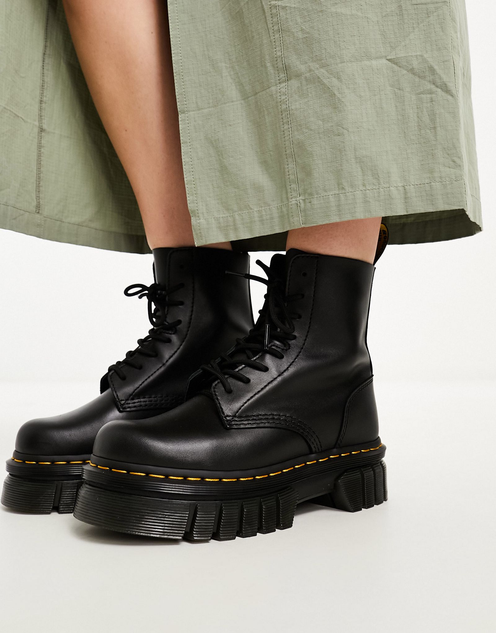 Черные ботинки на шнуровке с 8 люверсами и массивной подошвой Dr Martens Audrick