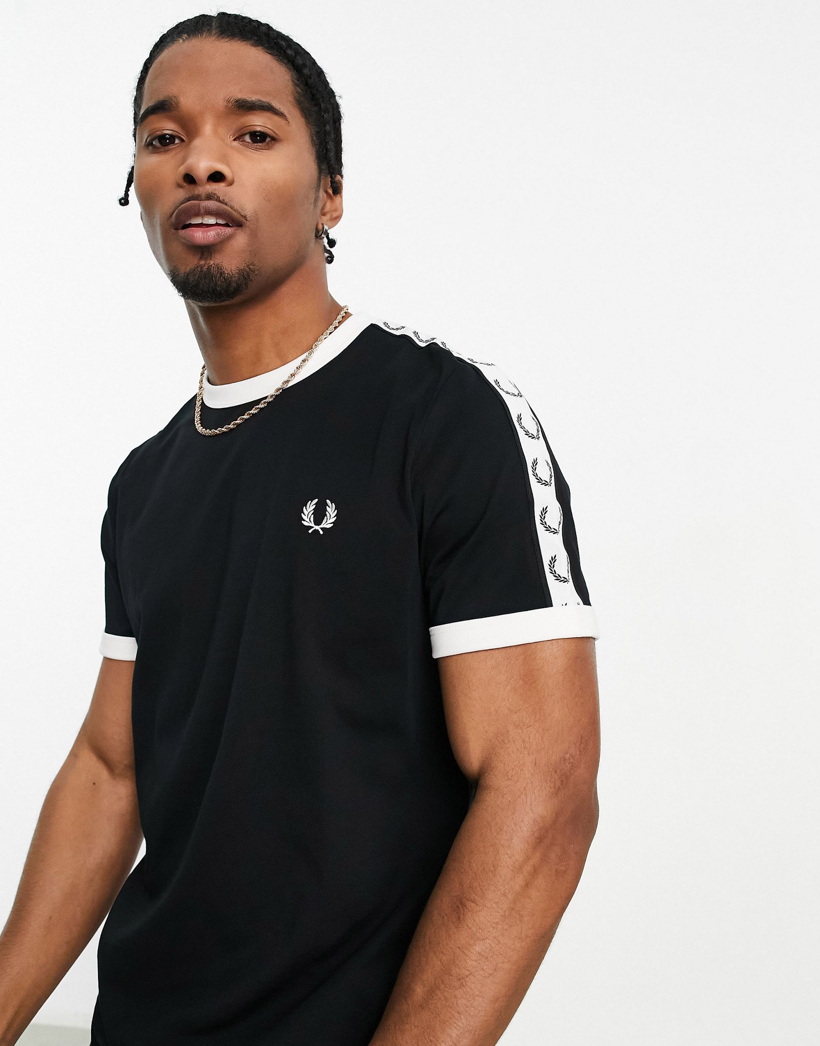 Черная футболка с логотипом Fred Perry 15890₽