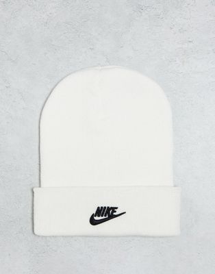 Белая шапка Nike